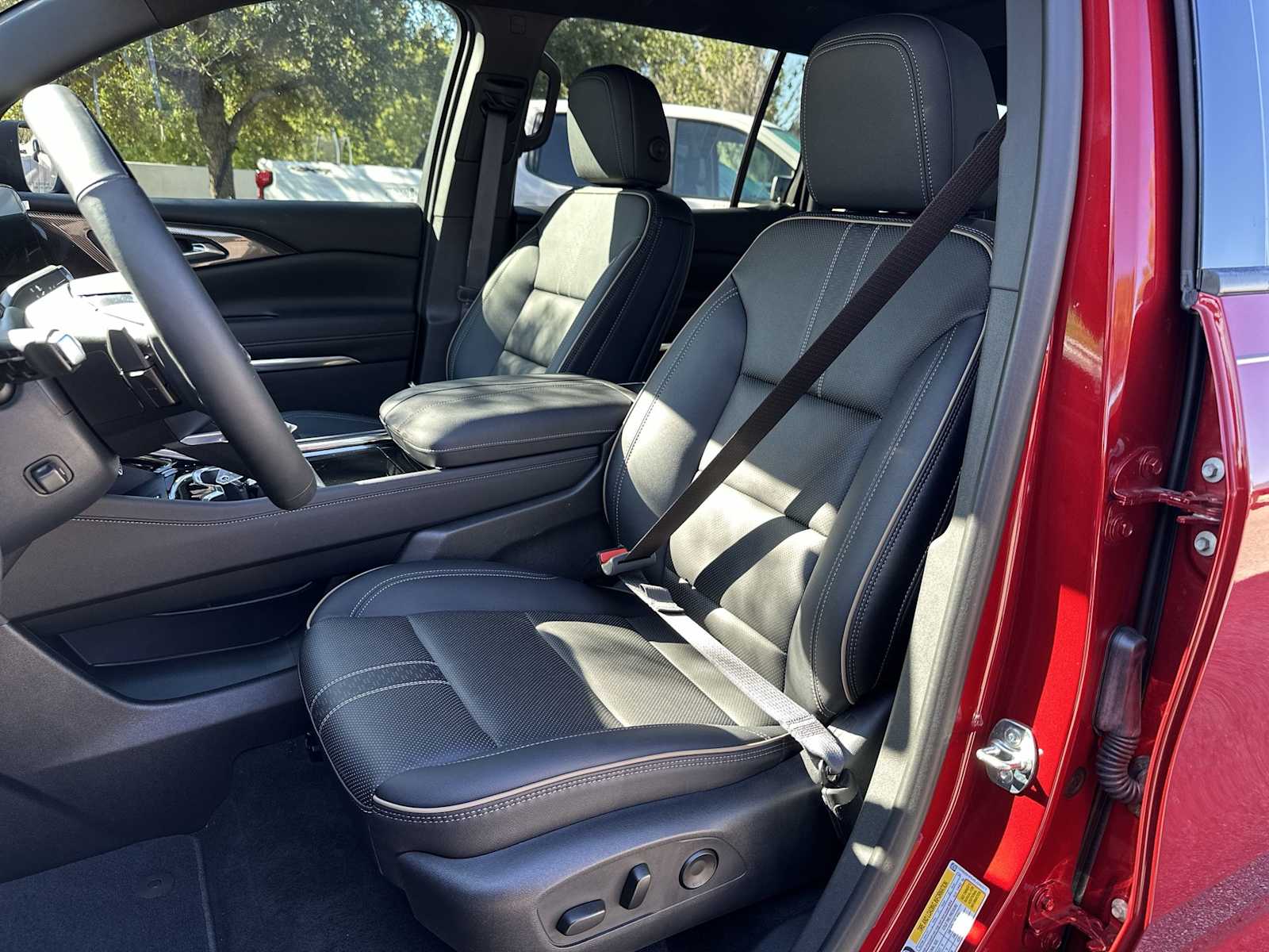 Thumbnail: 2025 Chevrolet Traverse - 15