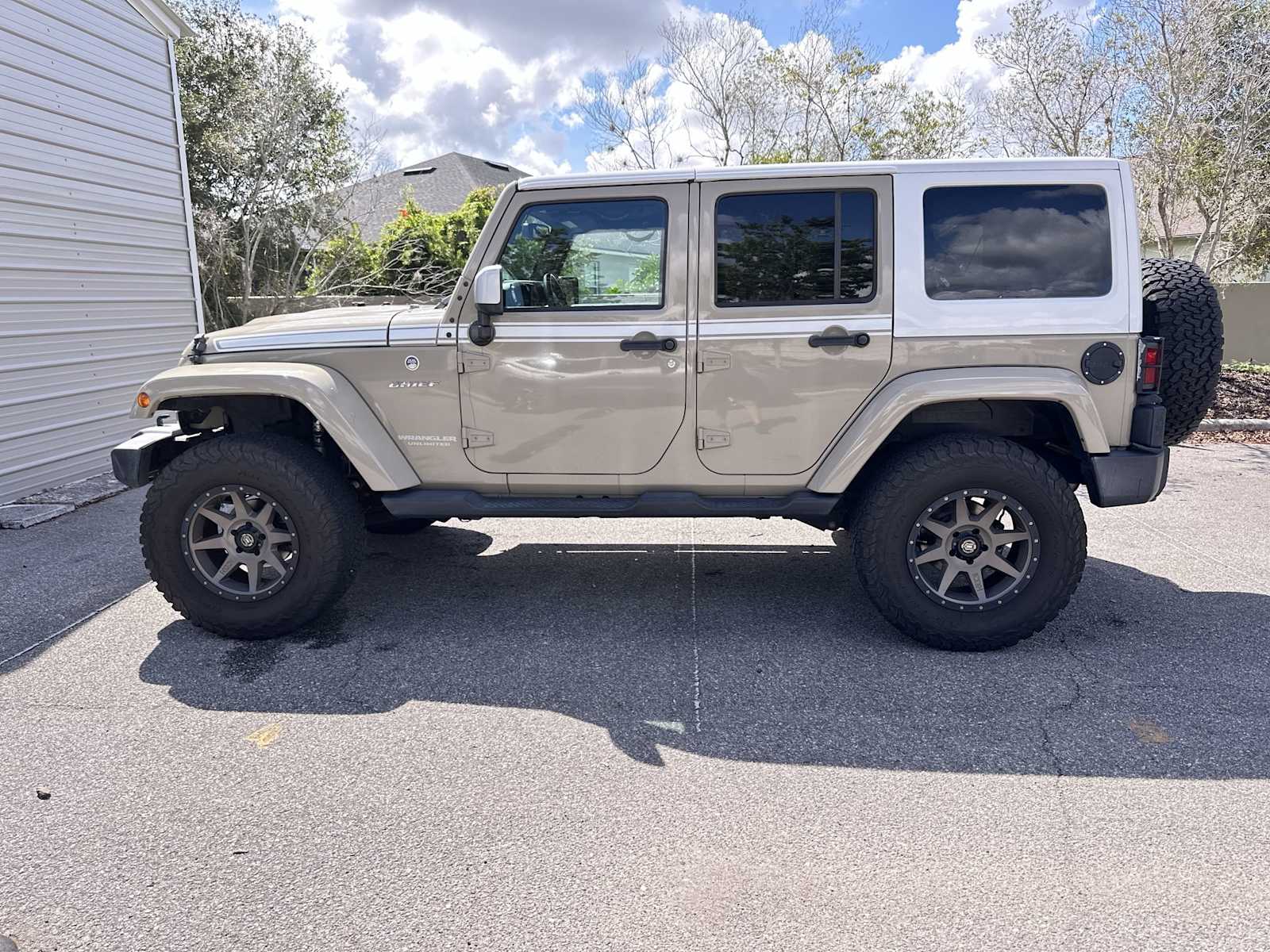Thumbnail: 2017 Jeep Wrangler - 3