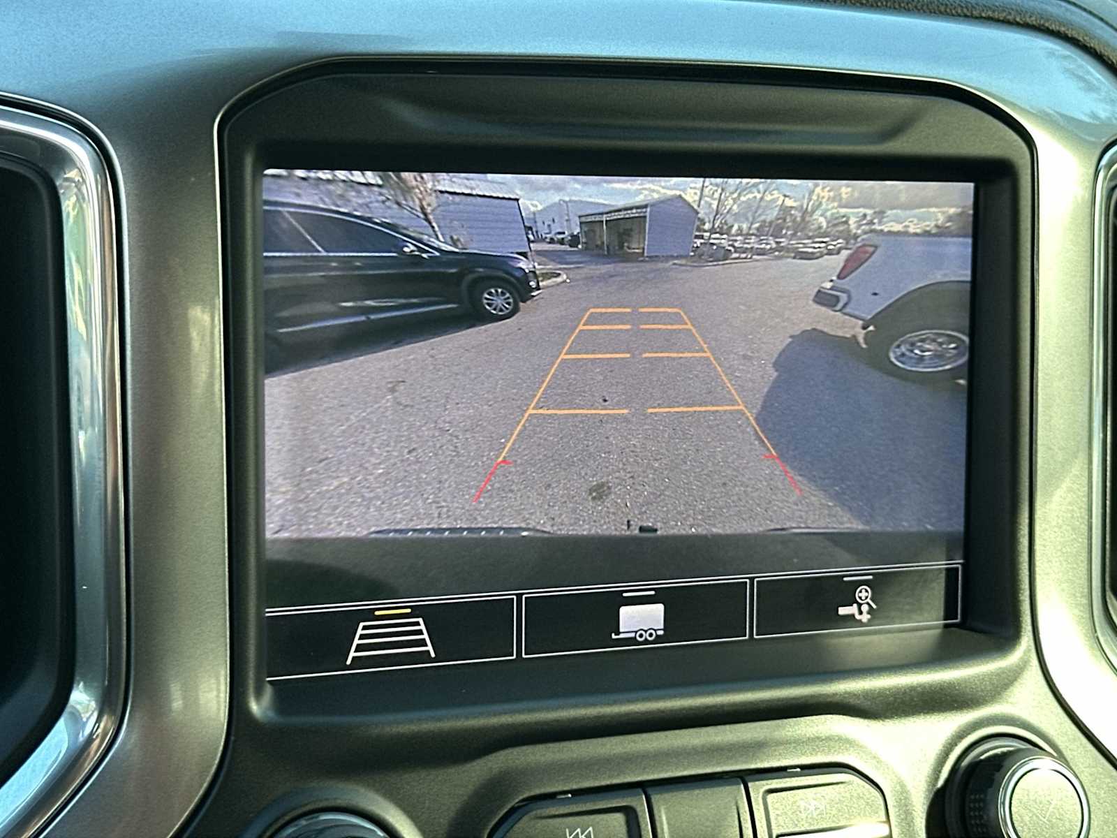 Thumbnail: 2020 Chevrolet Silverado 1500 - 22