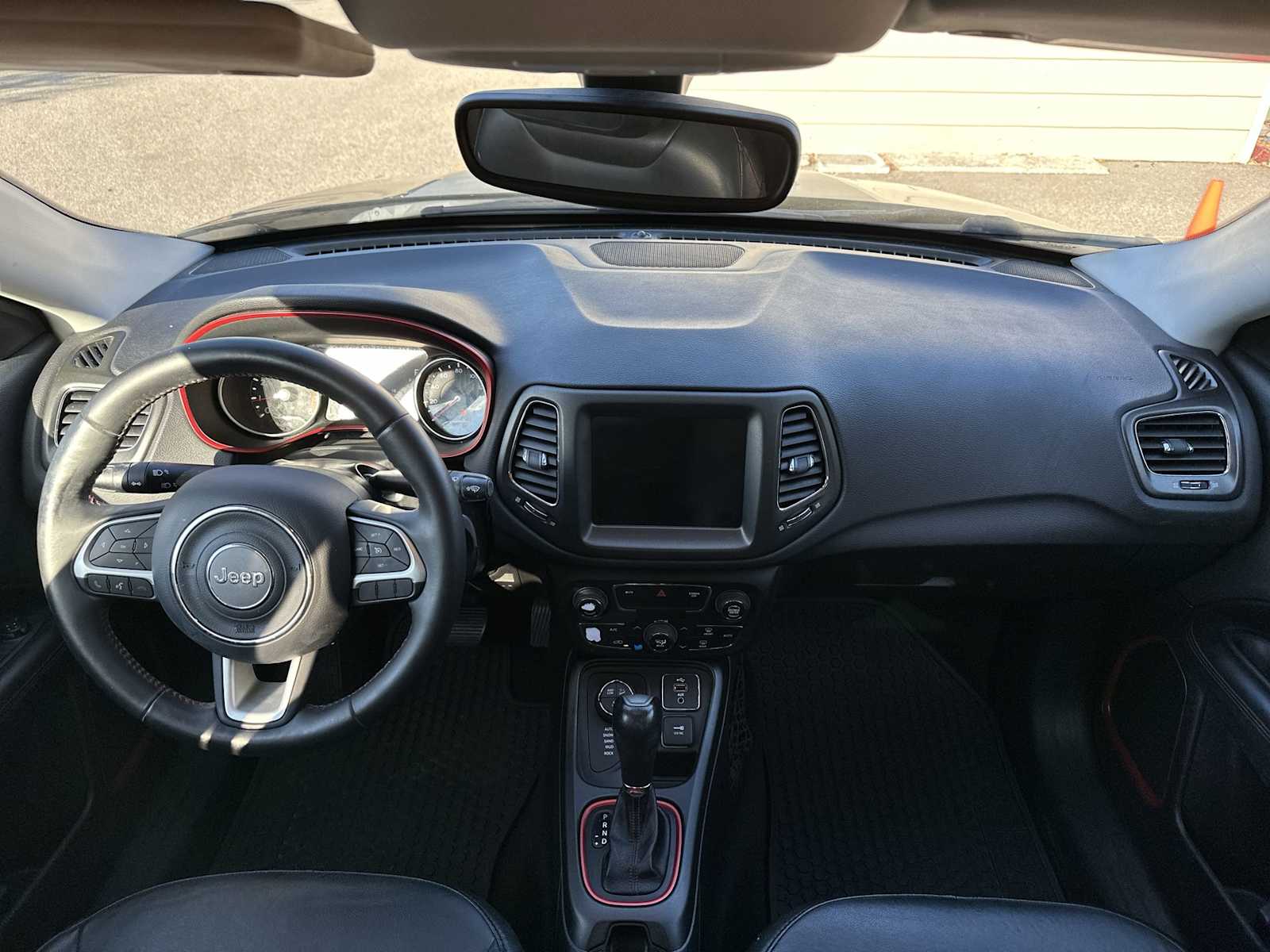 Thumbnail: 2018 Jeep Compass - 14