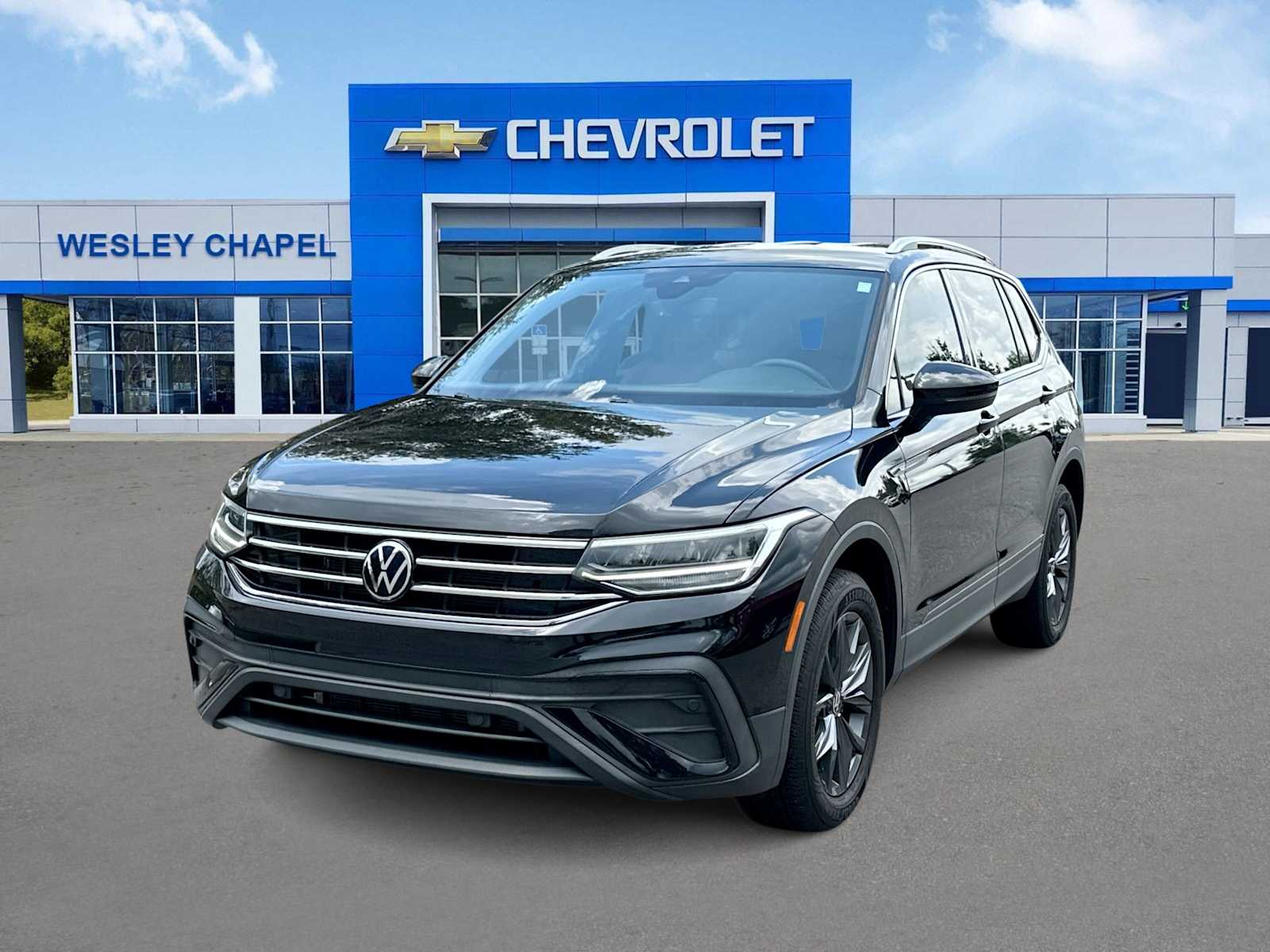 Thumbnail: 2023 Volkswagen Tiguan - 1