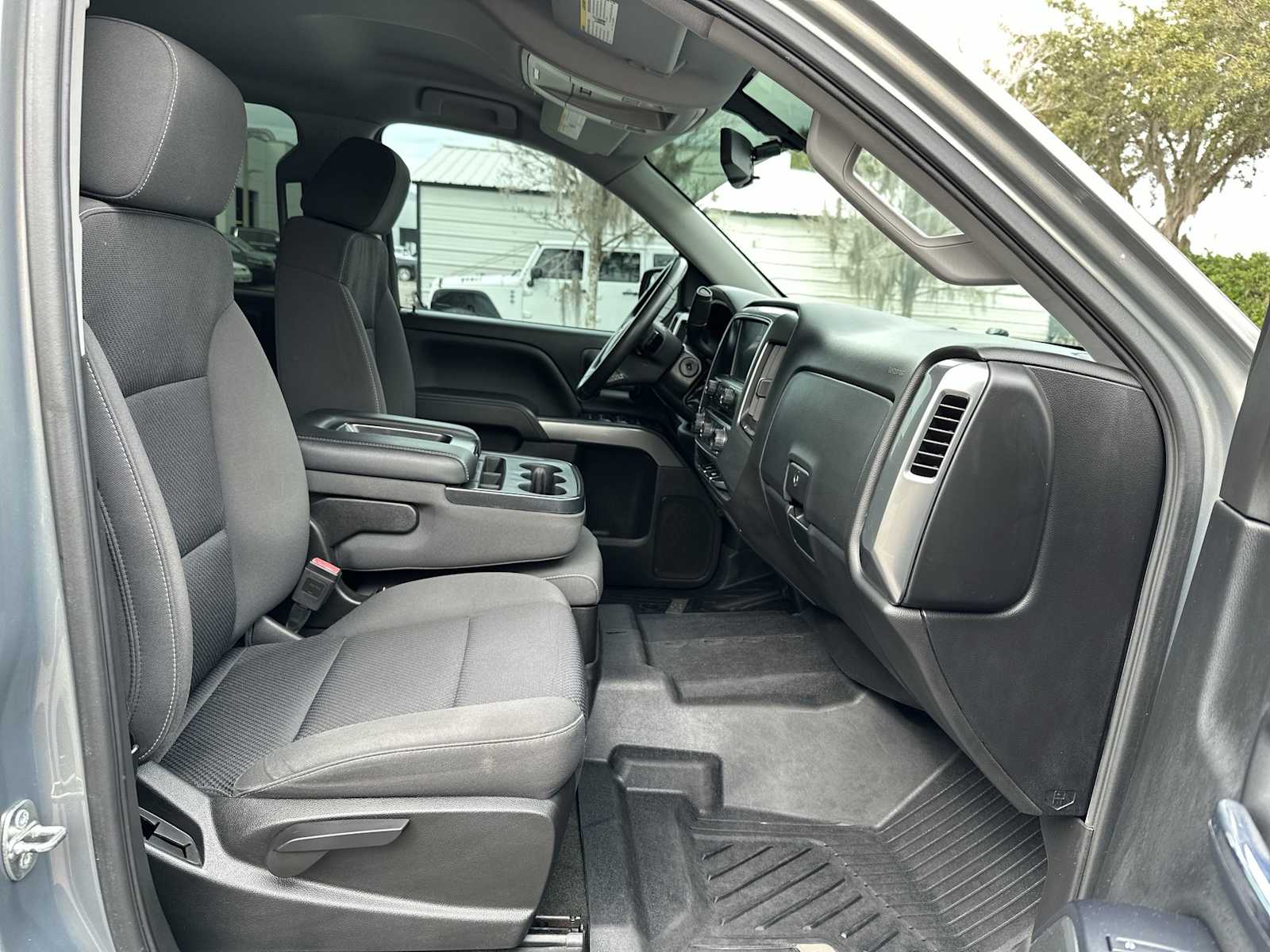 Thumbnail: 2017 Chevrolet Silverado 1500 - 19