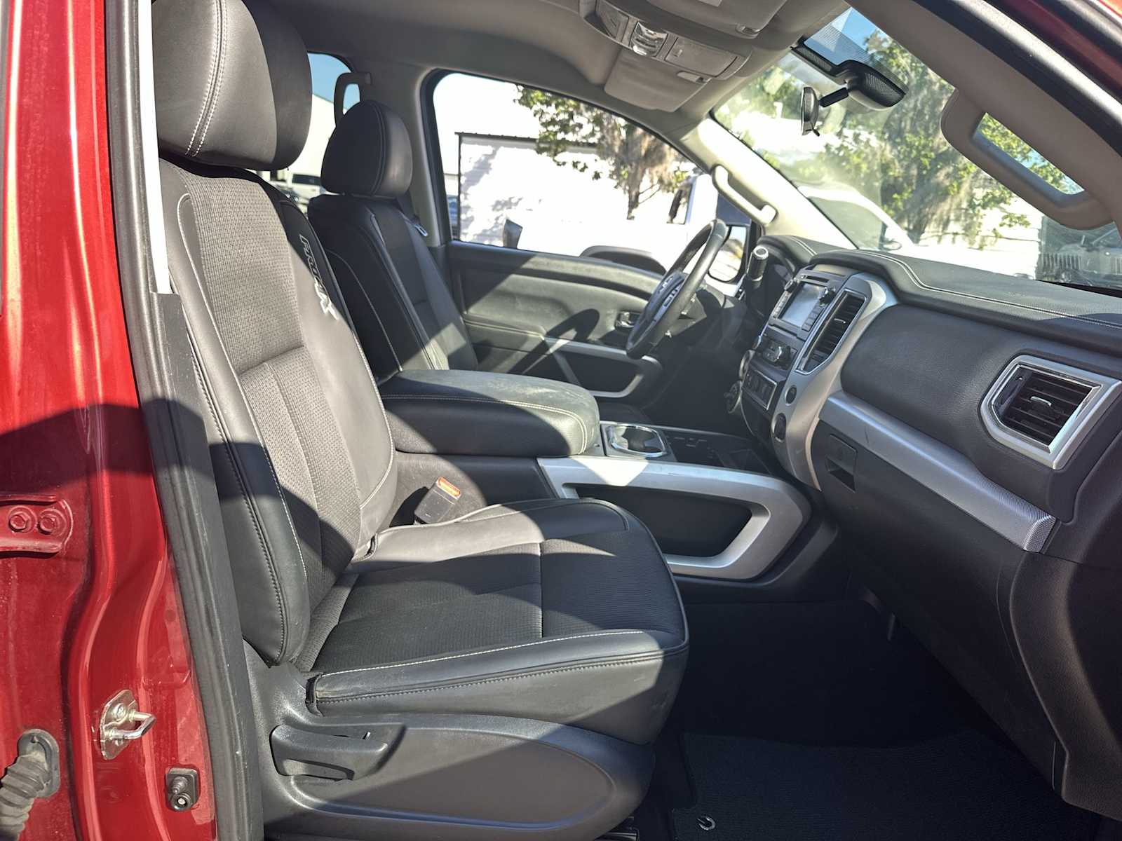 Thumbnail: 2019 Nissan Titan - 19