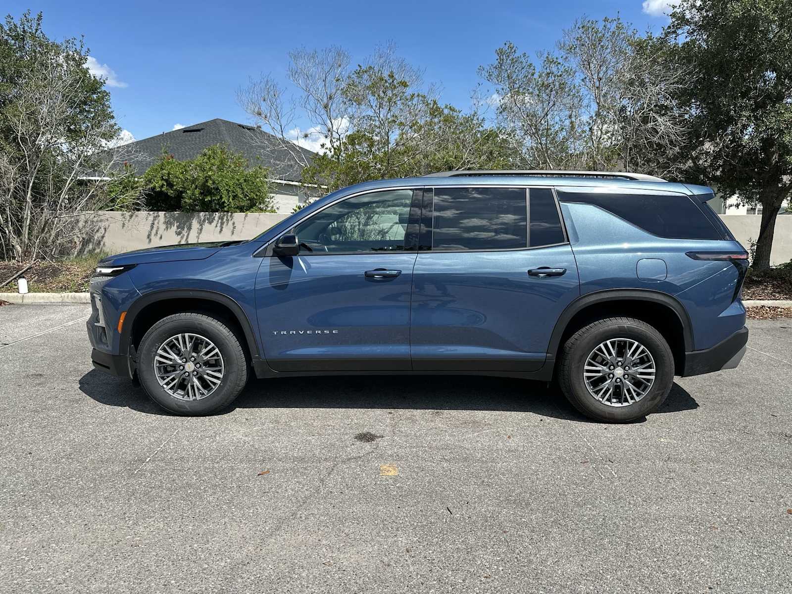 Thumbnail: 2025 Chevrolet Traverse - 3