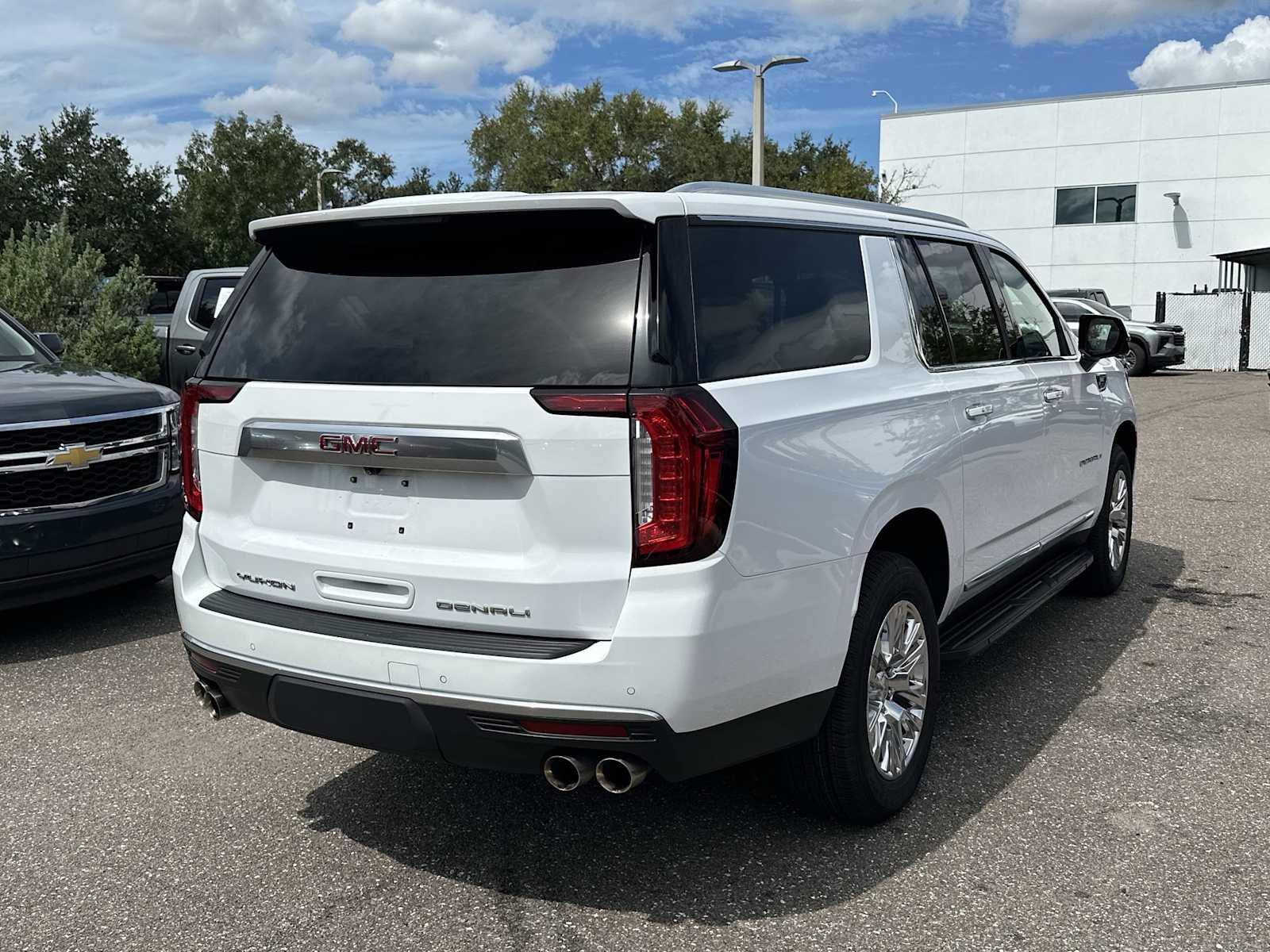 Thumbnail: 2024 GMC Yukon XL - 6