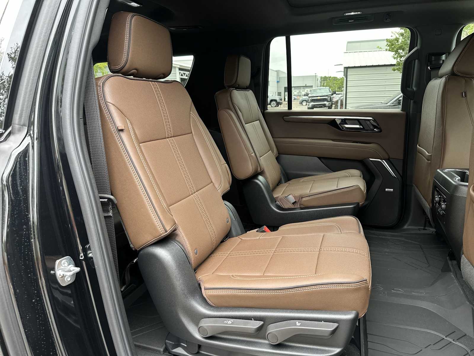 Thumbnail: 2026 Chevrolet Suburban - 18