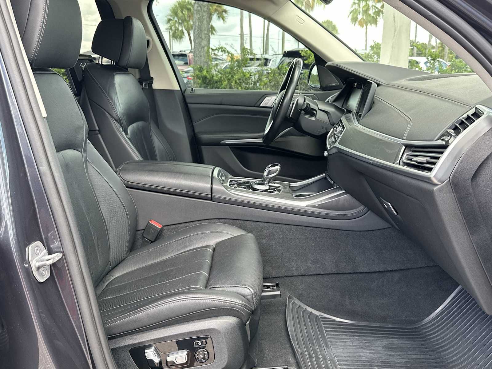 Thumbnail: 2019 BMW X7 - 19