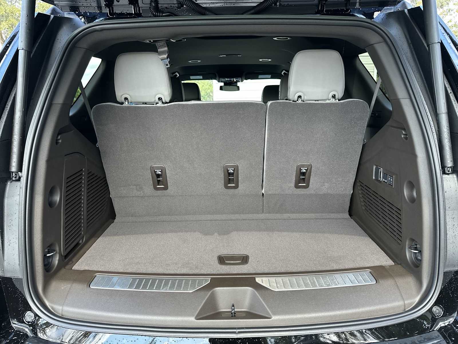 Thumbnail: 2026 Chevrolet Tahoe - 25