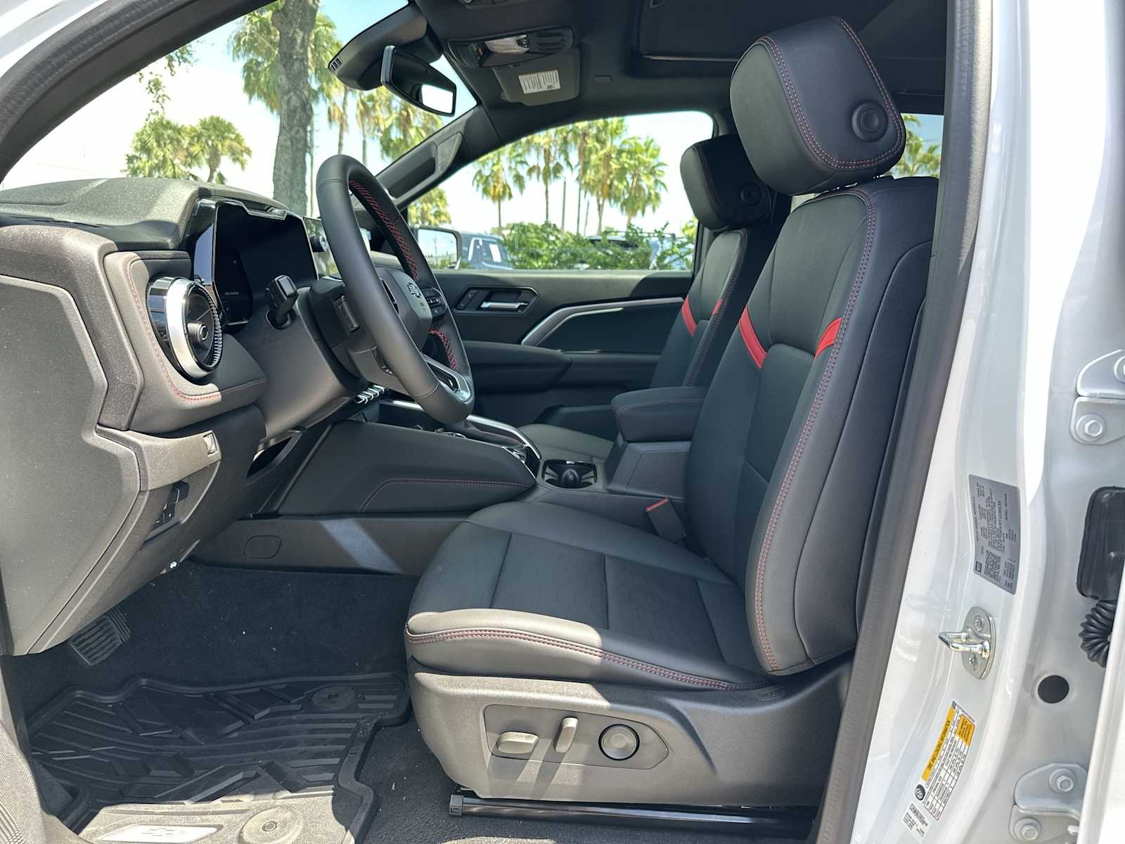 Thumbnail: 2026 Chevrolet Colorado - 15