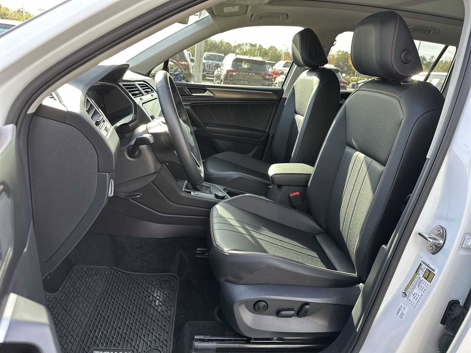 Thumbnail: 2024 Volkswagen Tiguan - 15