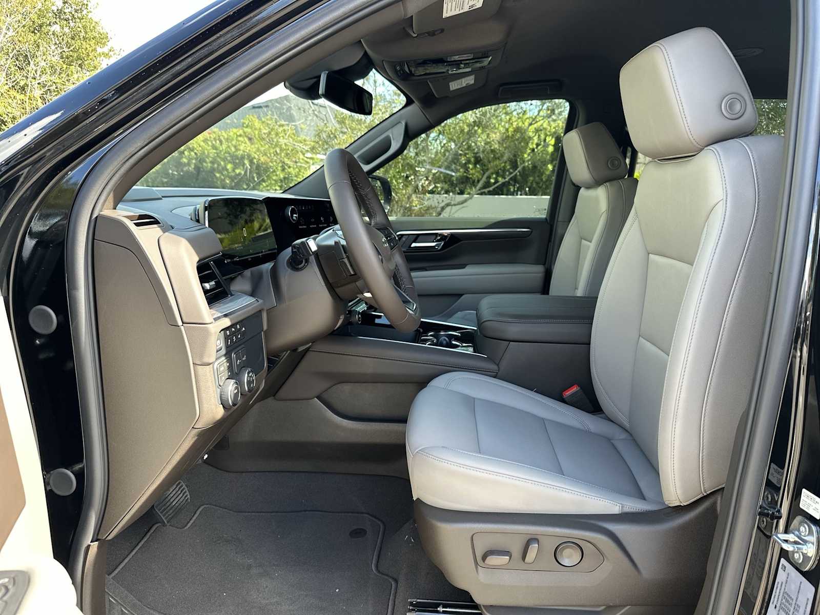 Thumbnail: 2026 Chevrolet Tahoe - 15