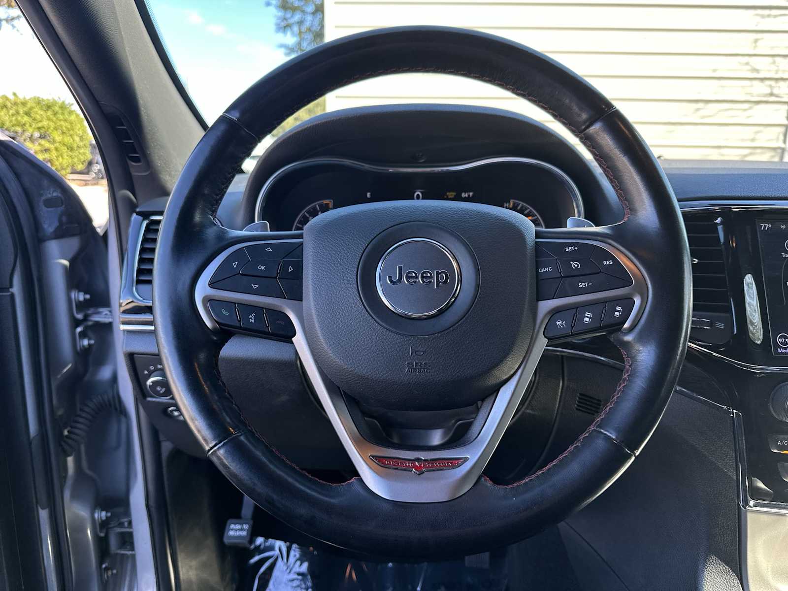 Thumbnail: 2020 Jeep Grand Cherokee - 21