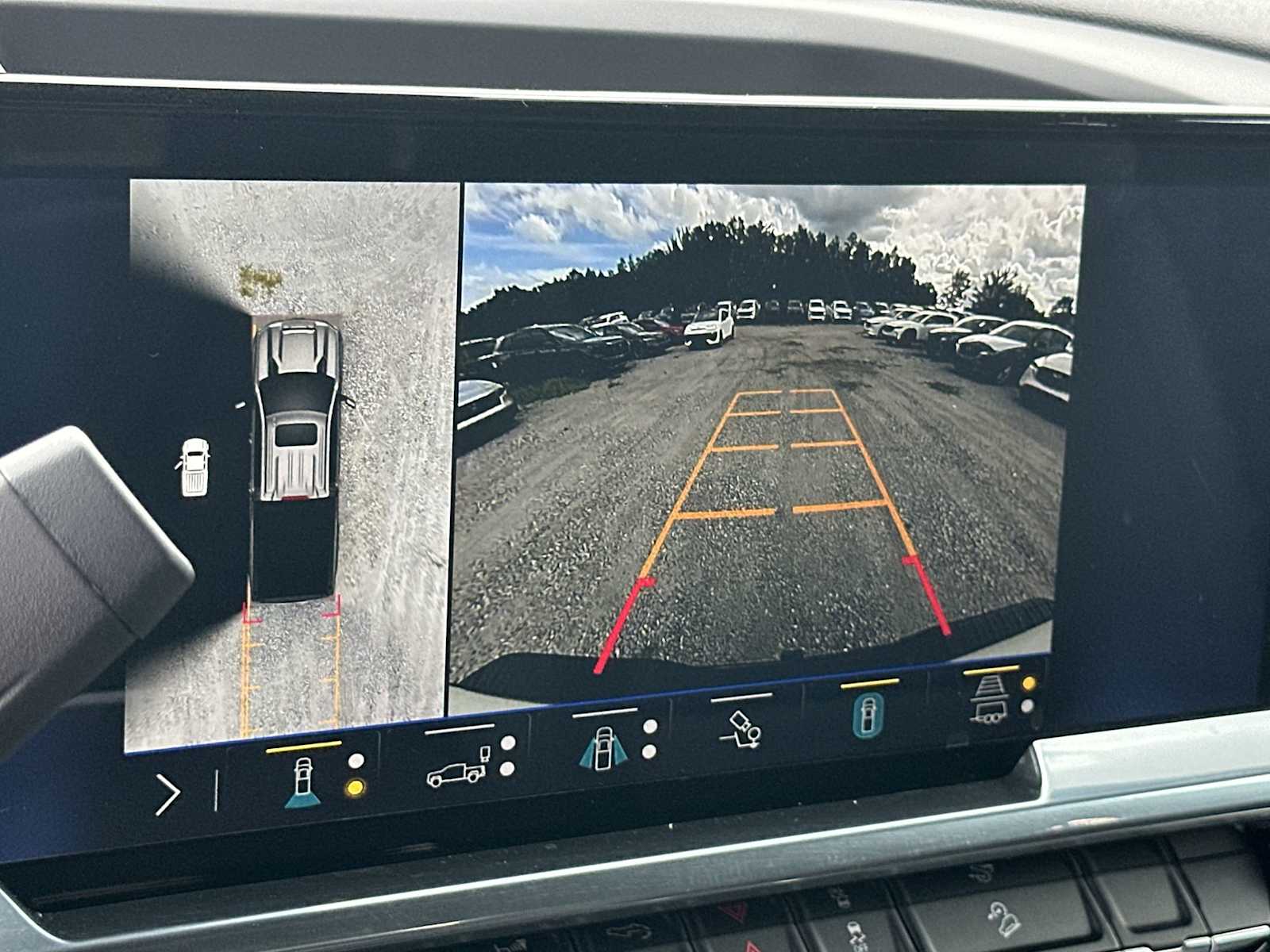 Thumbnail: 2026 Chevrolet Silverado 2500 - 22