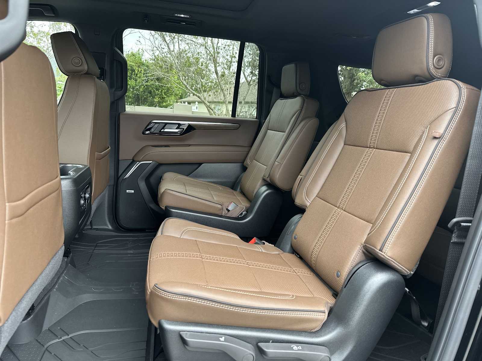 Thumbnail: 2026 Chevrolet Suburban - 17