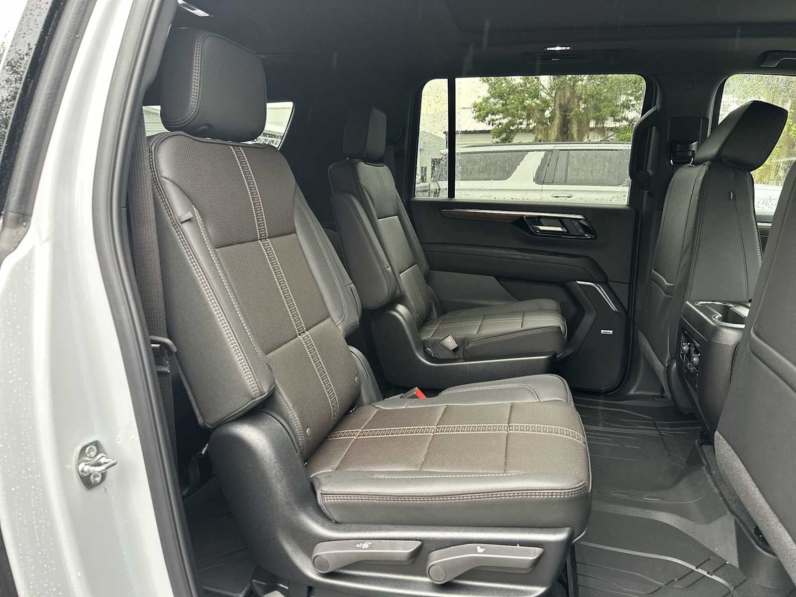 Thumbnail: 2026 Chevrolet Suburban - 19