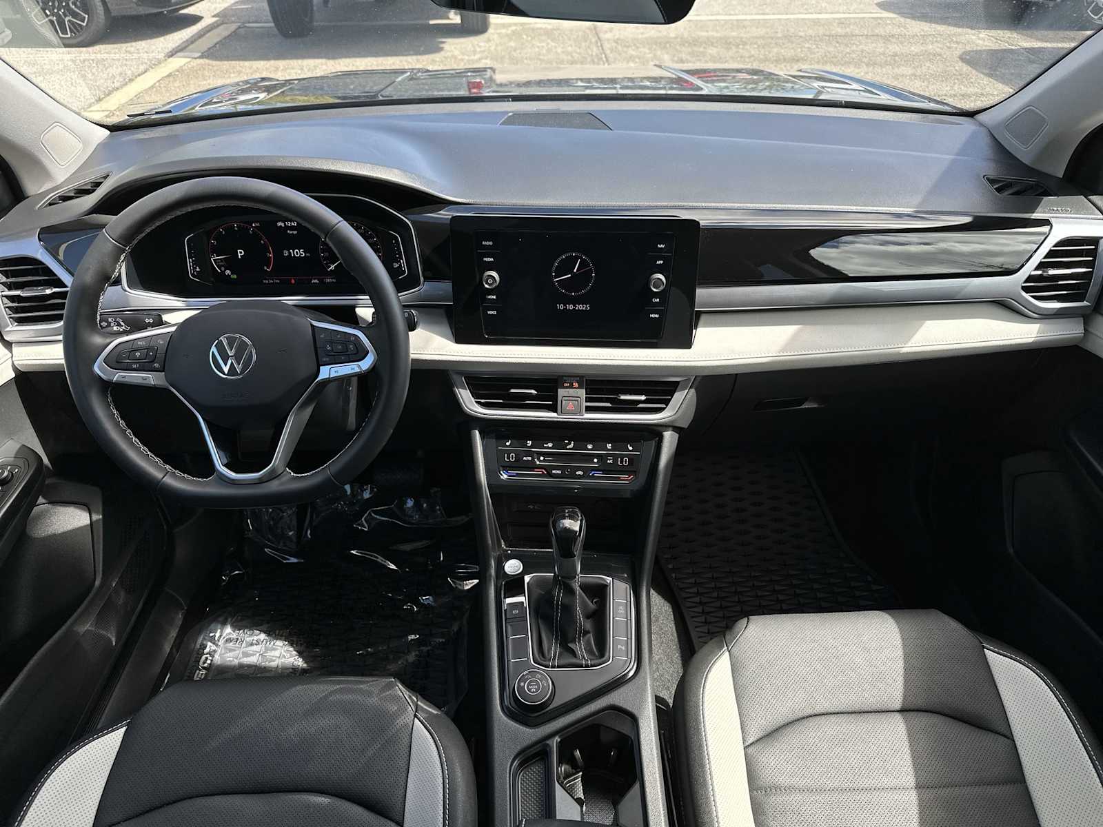 Thumbnail: 2025 Volkswagen Taos - 14