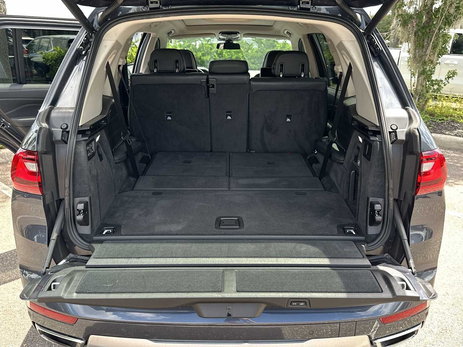 Thumbnail: 2019 BMW X7 - 25