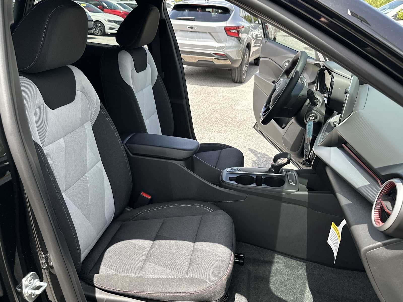 2025 Chevrolet Trax RS 14