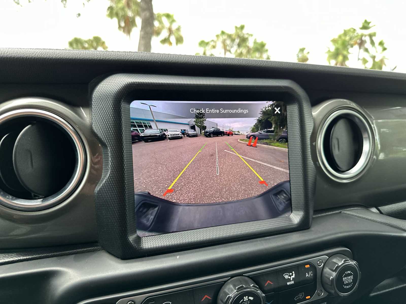 Thumbnail: 2023 Jeep Gladiator - 22