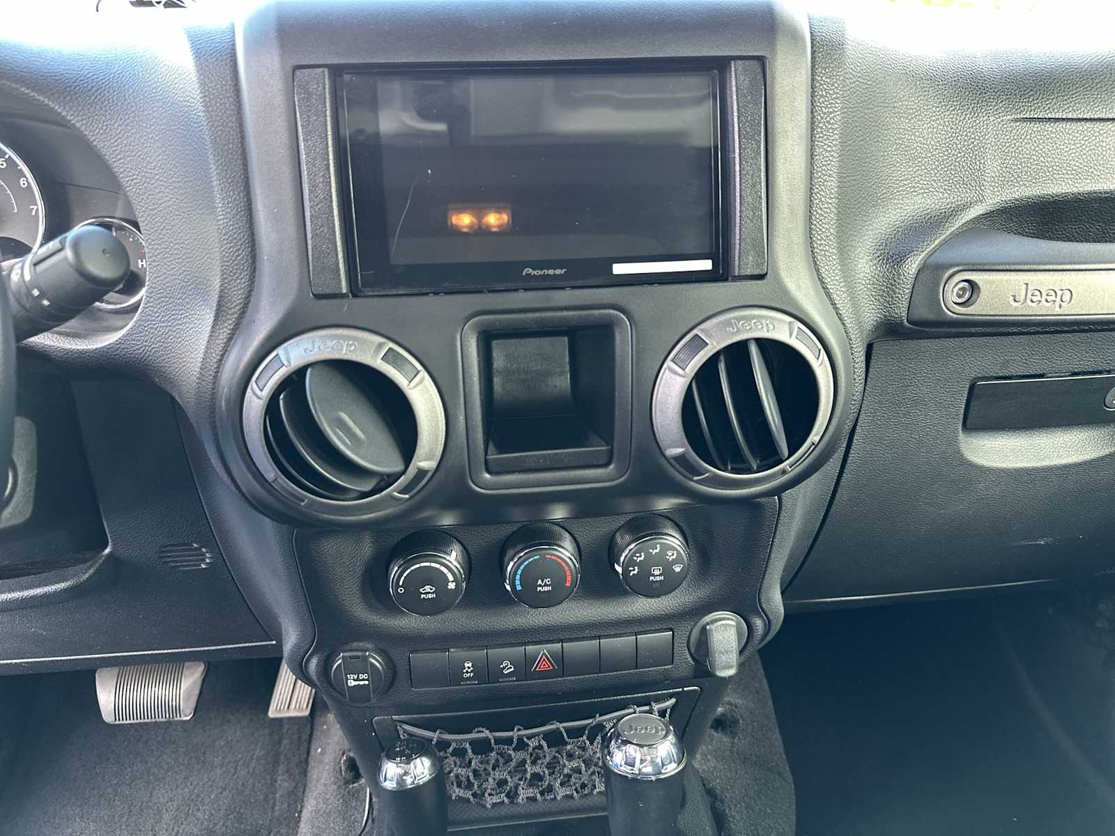 Thumbnail: 2017 Jeep Wrangler - 21