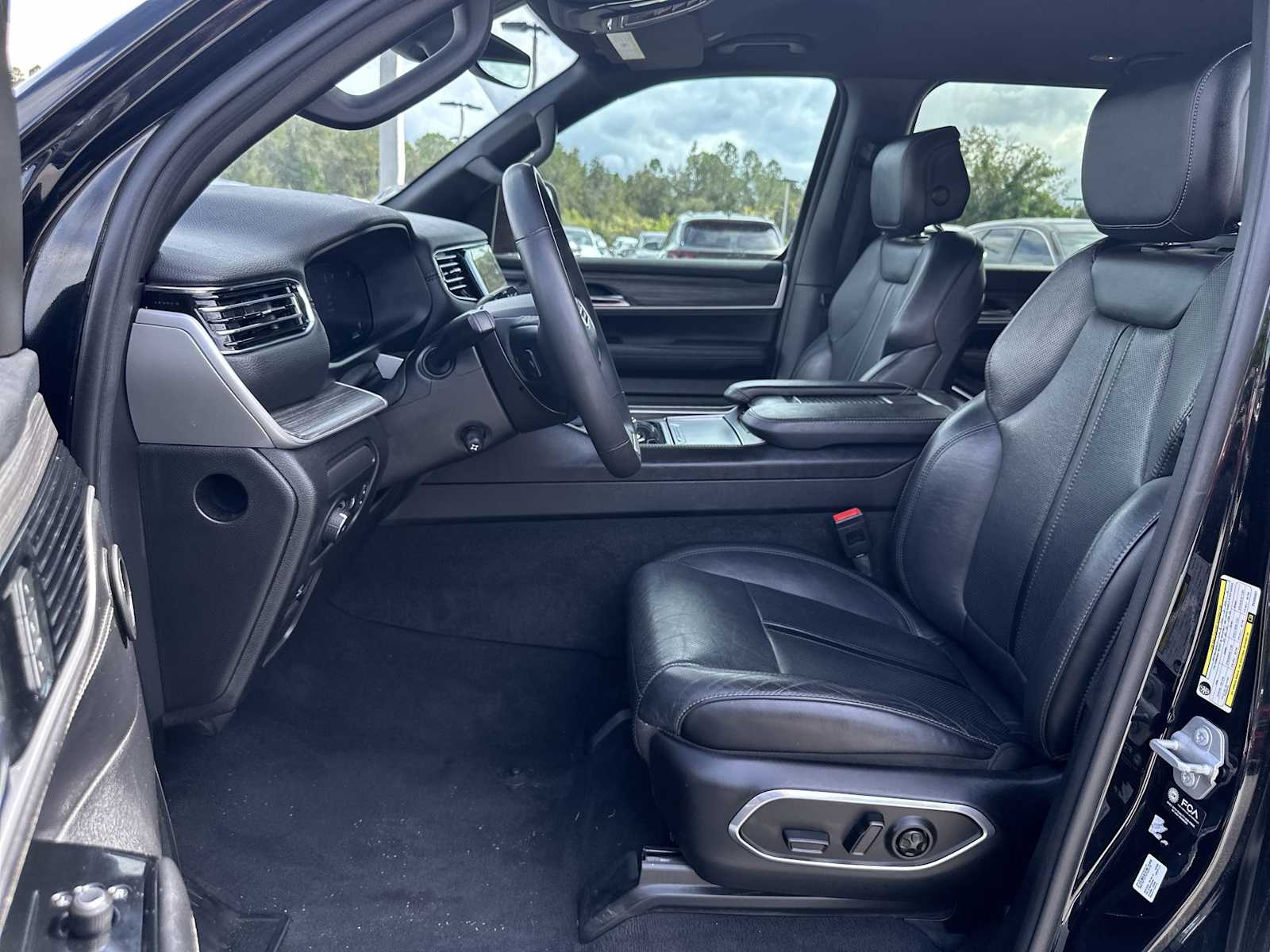 Thumbnail: 2023 Jeep Wagoneer - 15