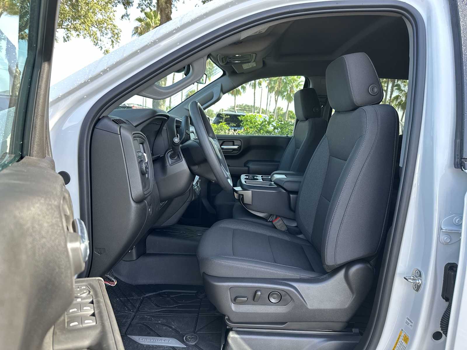 Thumbnail: 2025 Chevrolet Silverado 1500 - 2