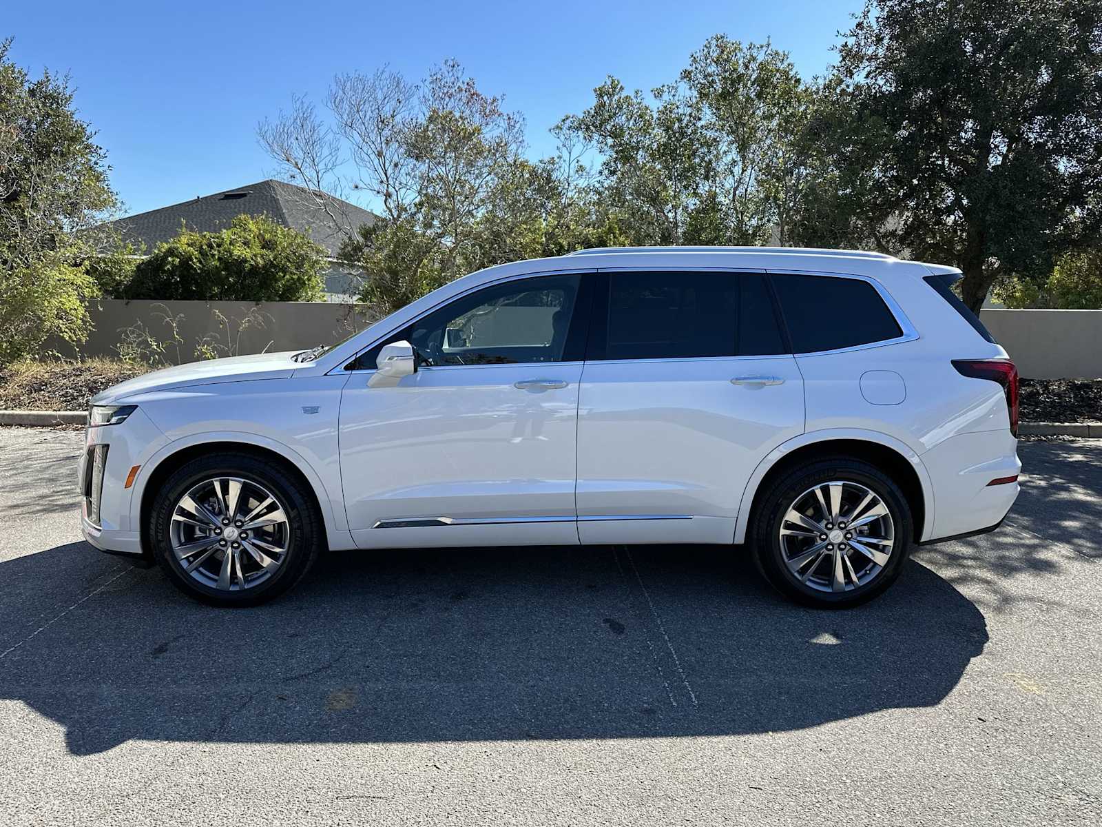 Thumbnail: 2025 Cadillac XT6 - 3