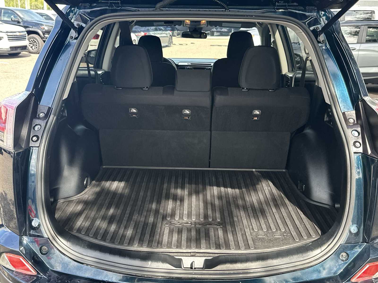 Thumbnail: 2018 Toyota RAV4 - 25