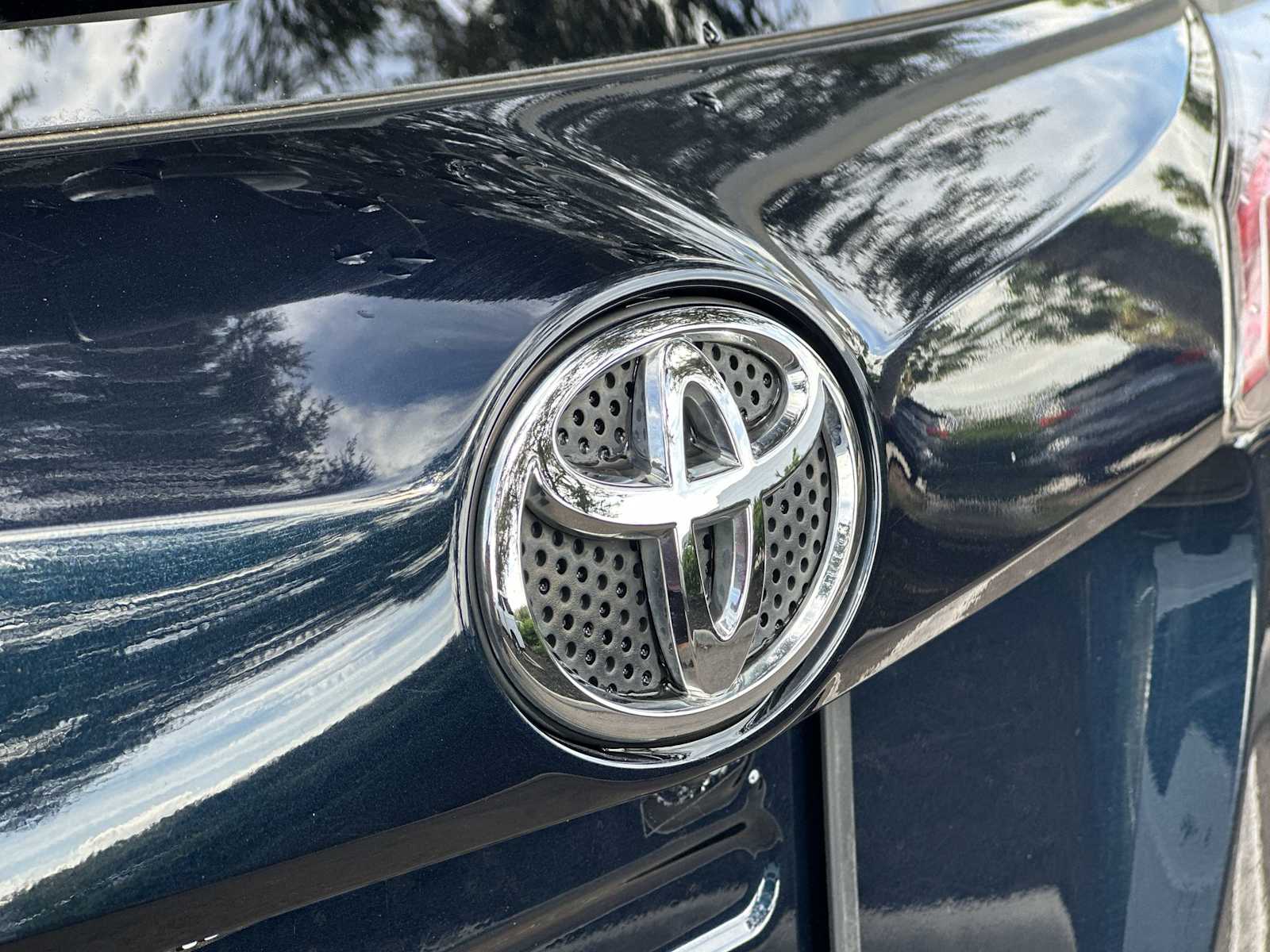 Thumbnail: 2018 Toyota RAV4 - 10