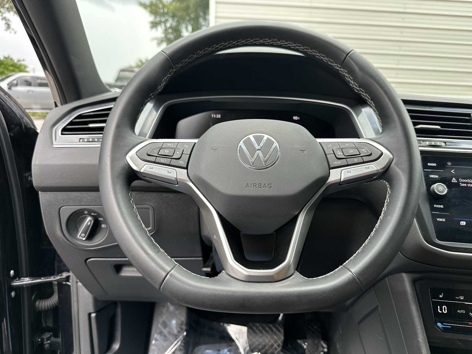 Thumbnail: 2023 Volkswagen Tiguan - 20
