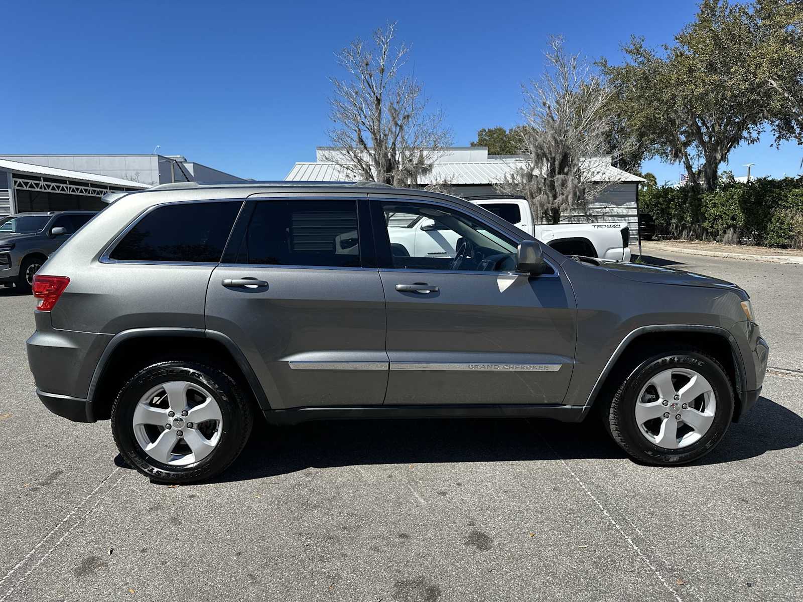 Thumbnail: 2011 Jeep Grand Cherokee - 7