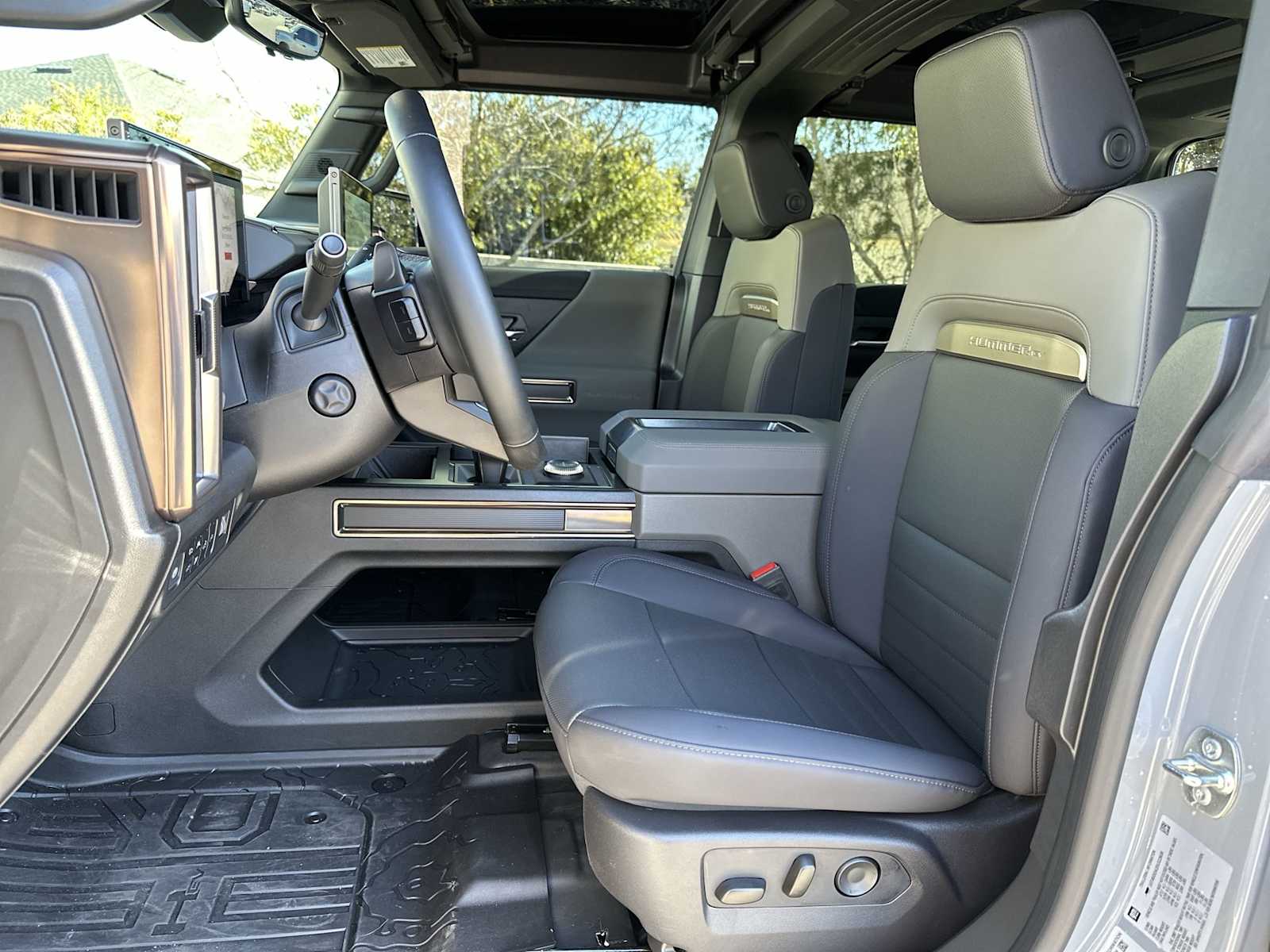 Thumbnail: 2025 GMC Hummer EV - 15