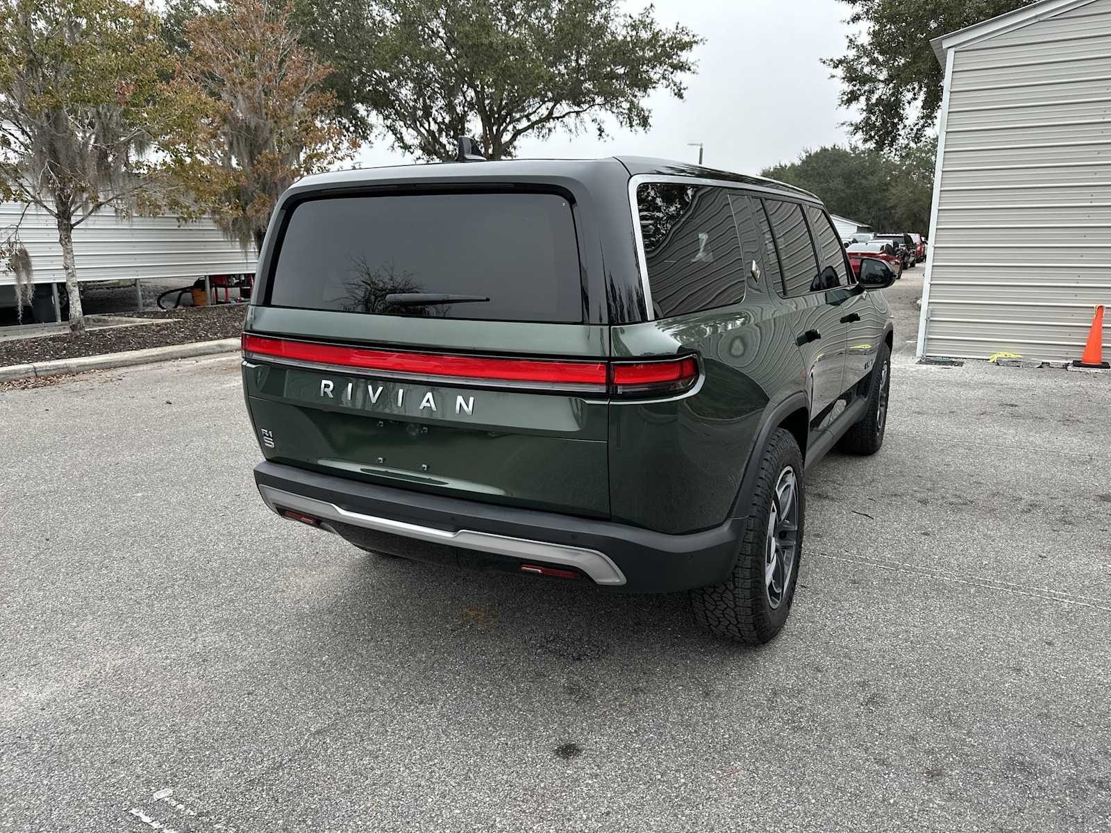 Thumbnail: 2025 Rivian R1S - 6