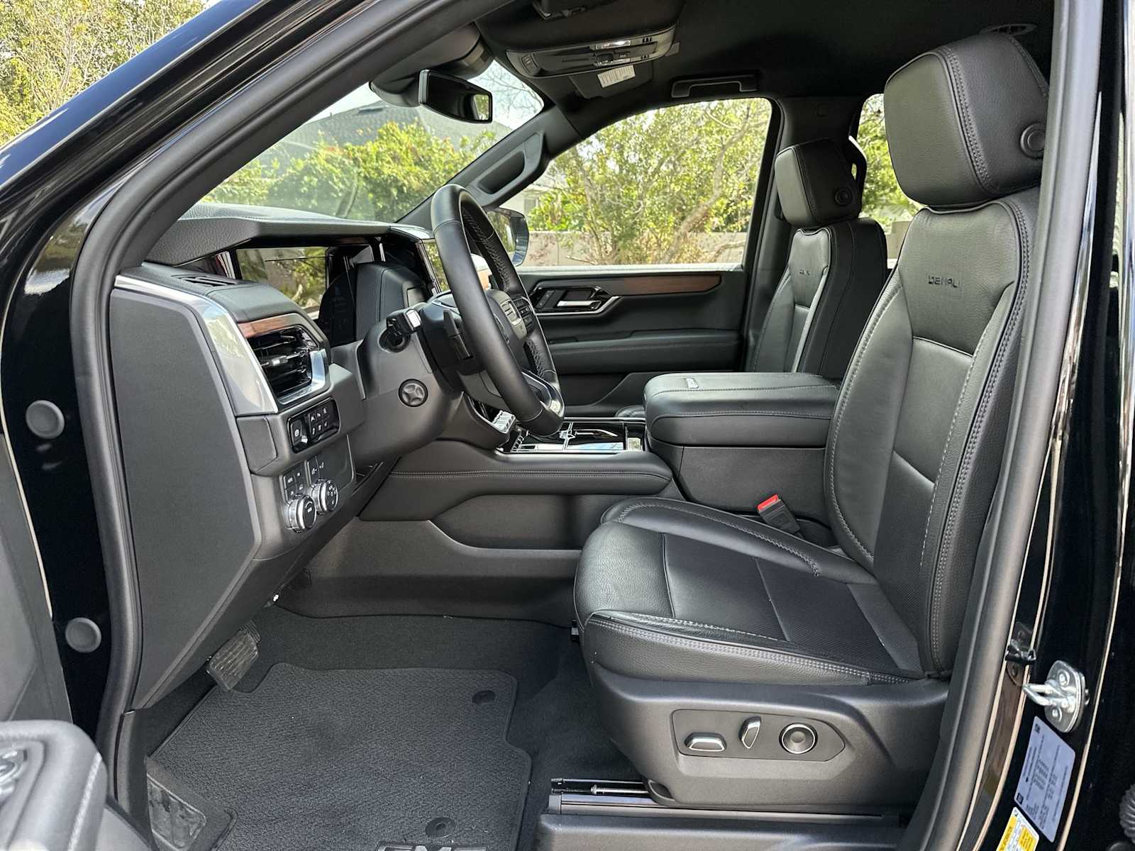 Thumbnail: 2025 GMC Yukon - 15