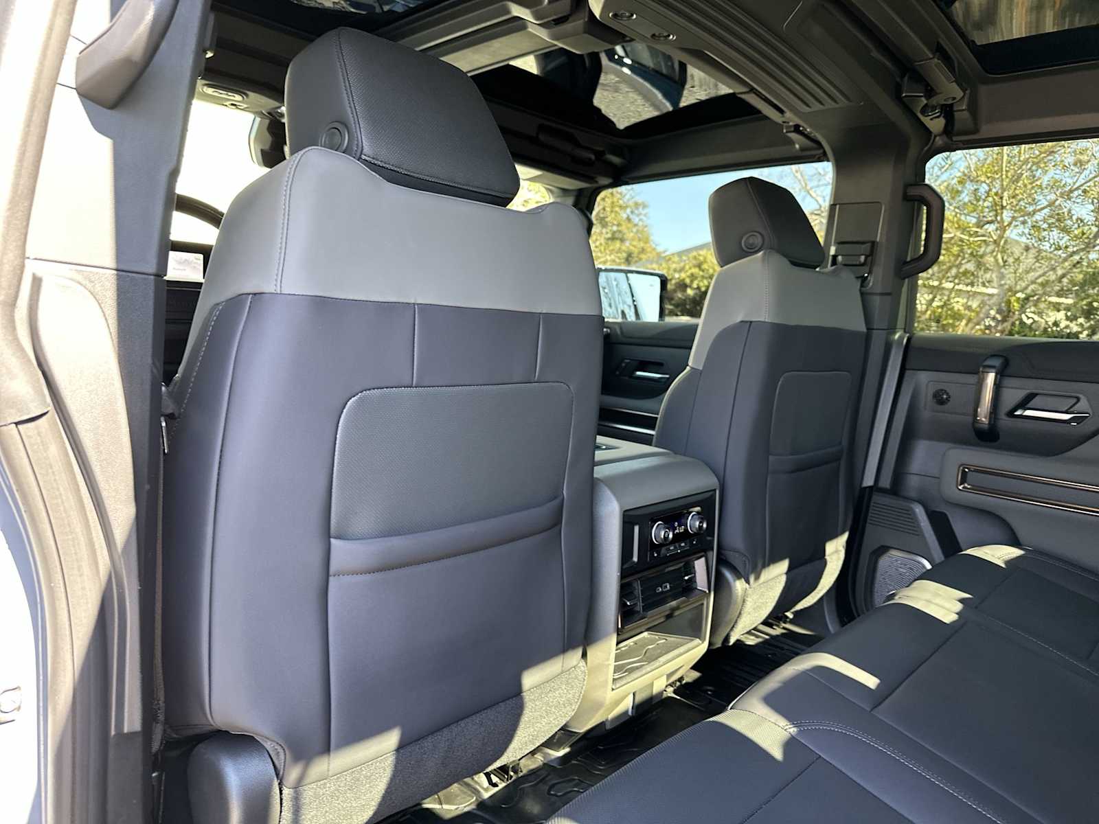 Thumbnail: 2025 GMC Hummer EV - 16