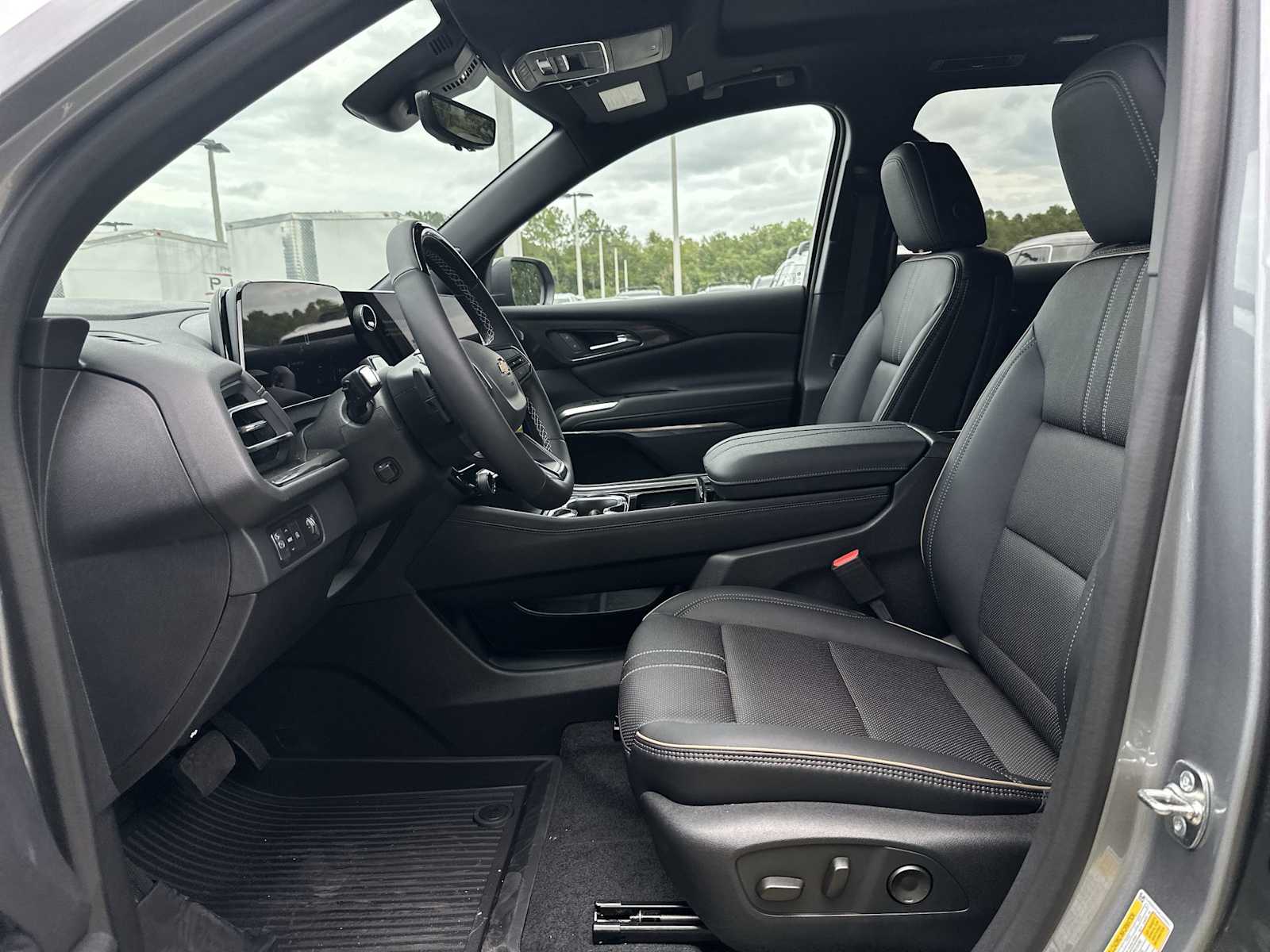 Thumbnail: 2025 Chevrolet Traverse - 2