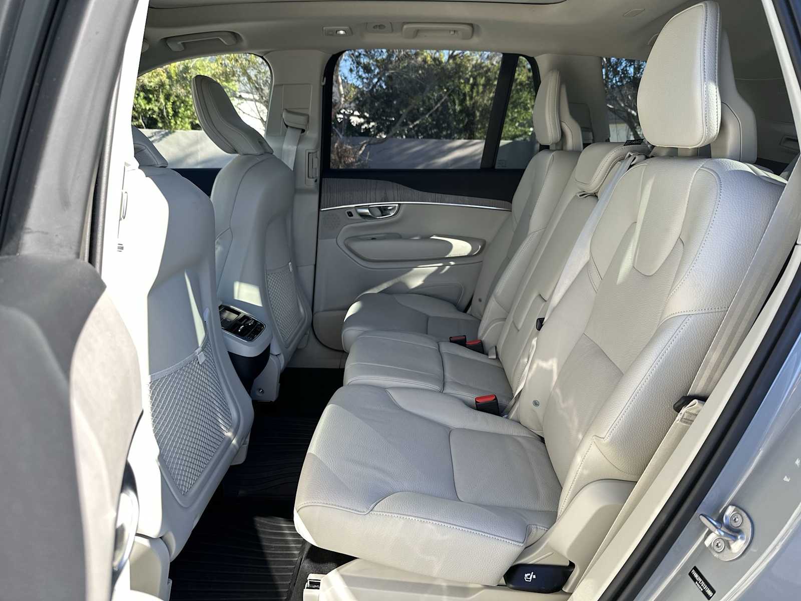 Thumbnail: 2025 Volvo XC90 - 18