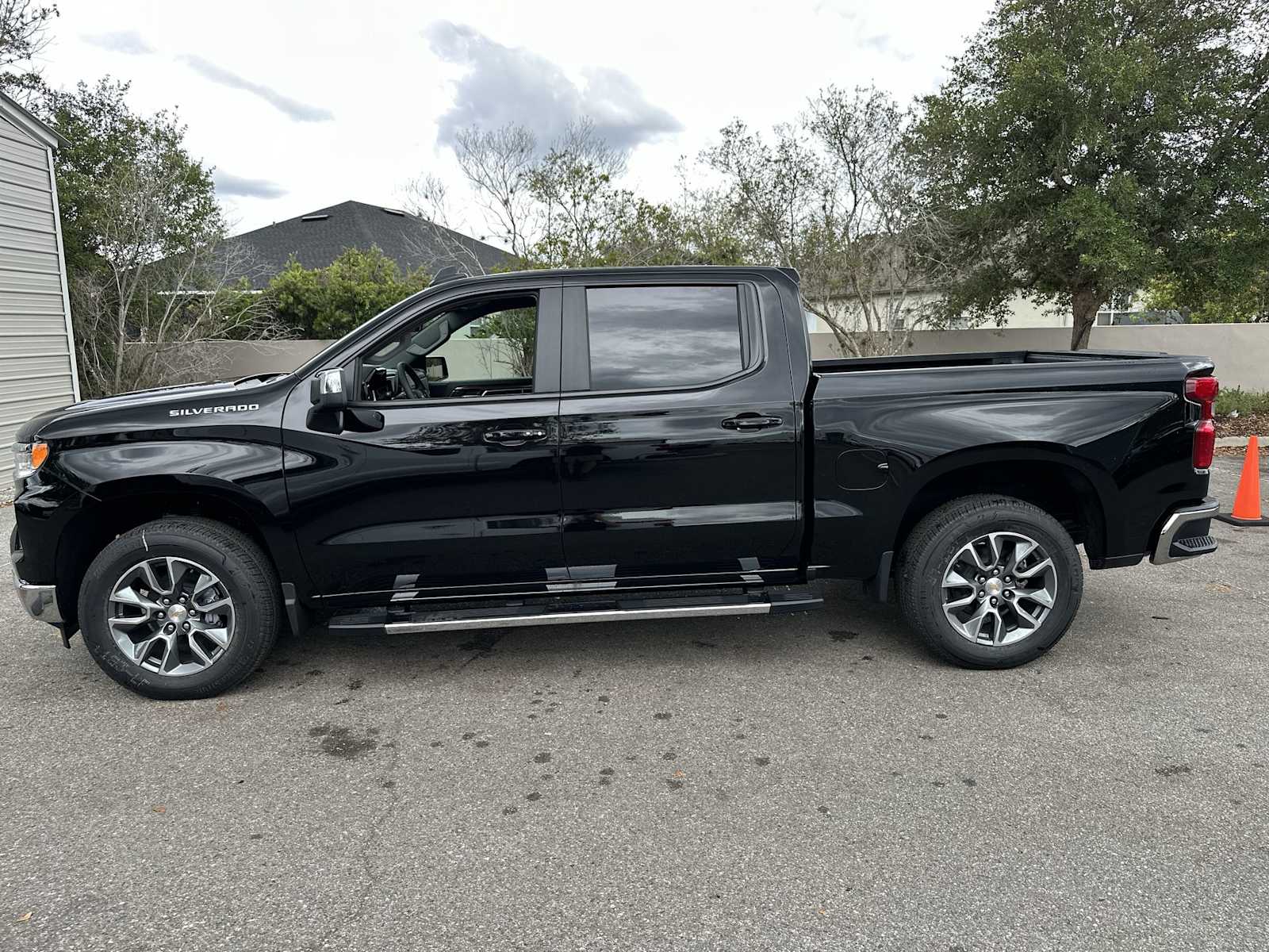 Thumbnail: 2026 Chevrolet Silverado 1500 - 3
