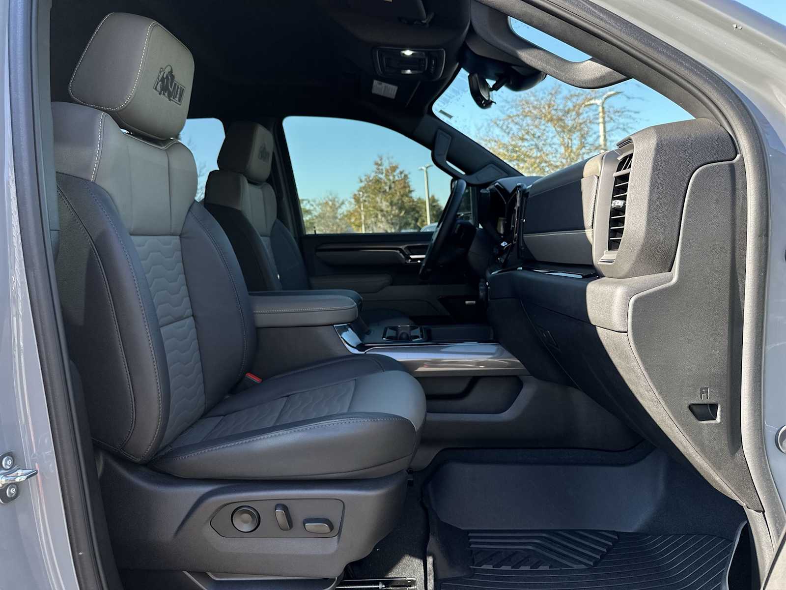 Thumbnail: 2025 Chevrolet Silverado 2500 - 19