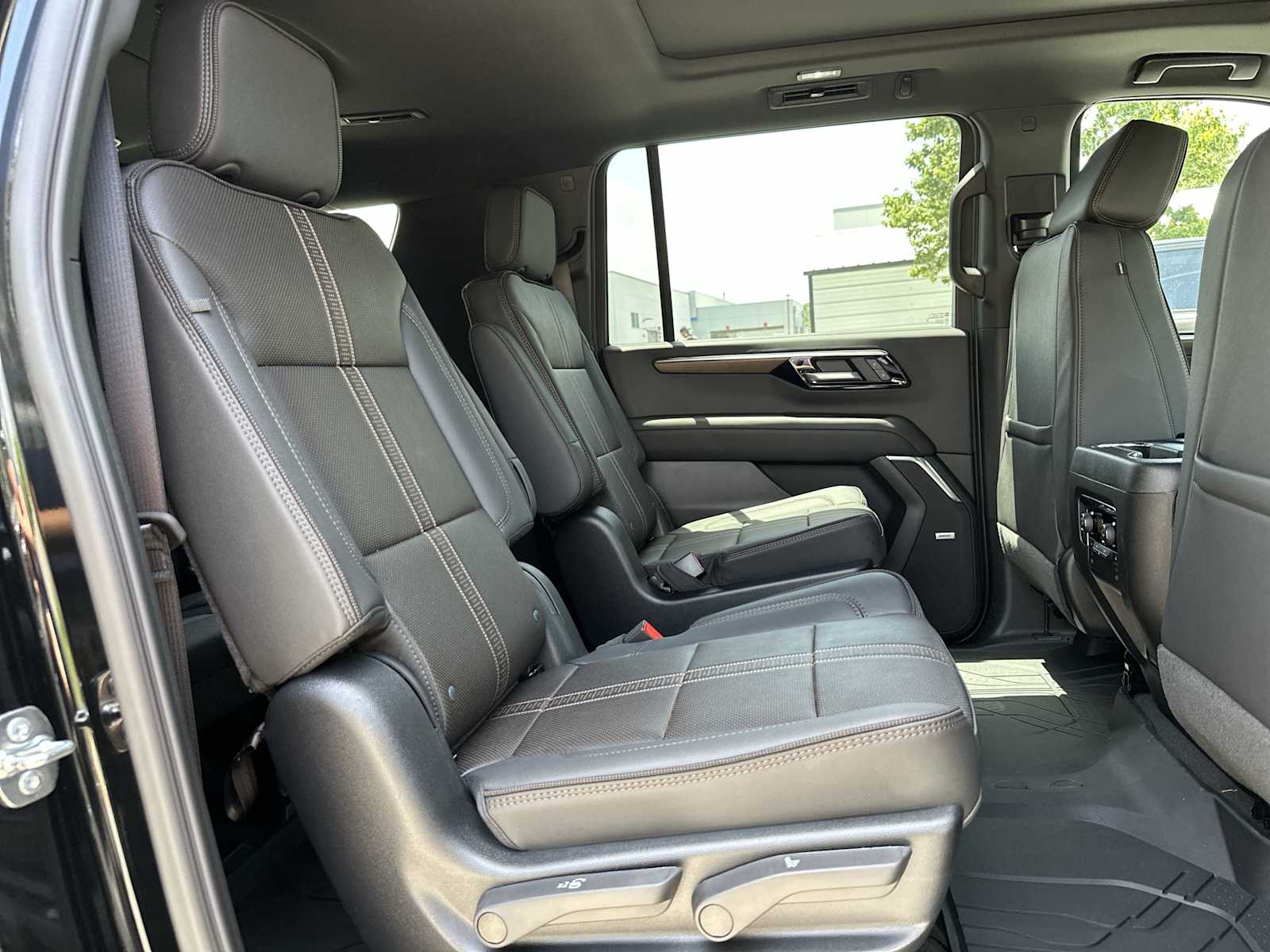 Thumbnail: 2026 Chevrolet Suburban - 18