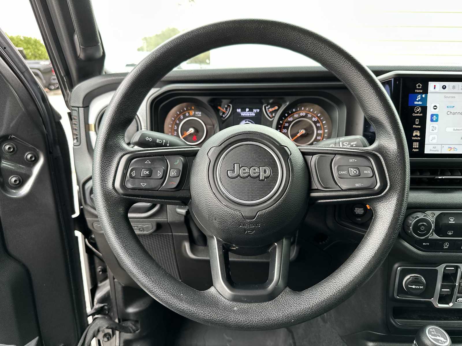 Thumbnail: 2024 Jeep Gladiator - 20