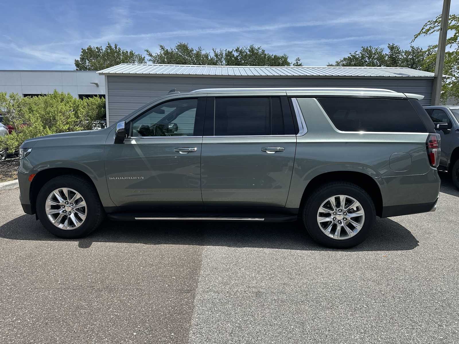 Thumbnail: 2023 Chevrolet Suburban - 3