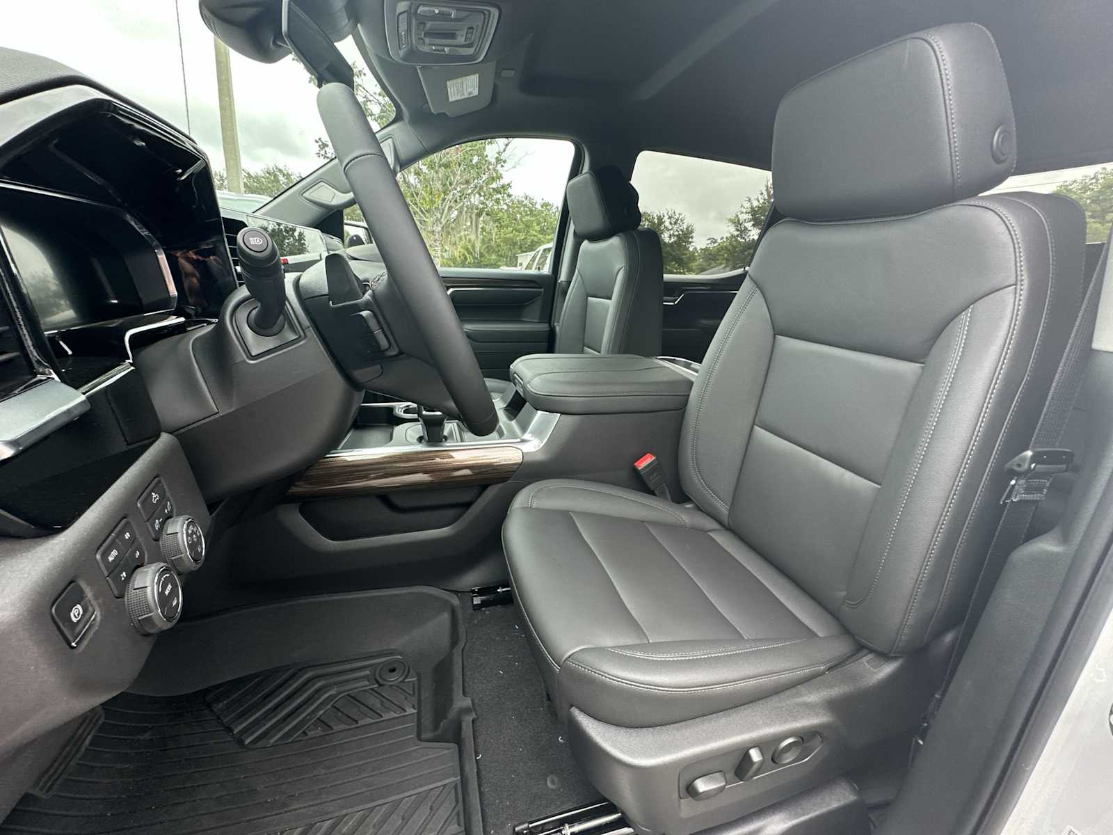 Thumbnail: 2026 Chevrolet Silverado 1500 - 15