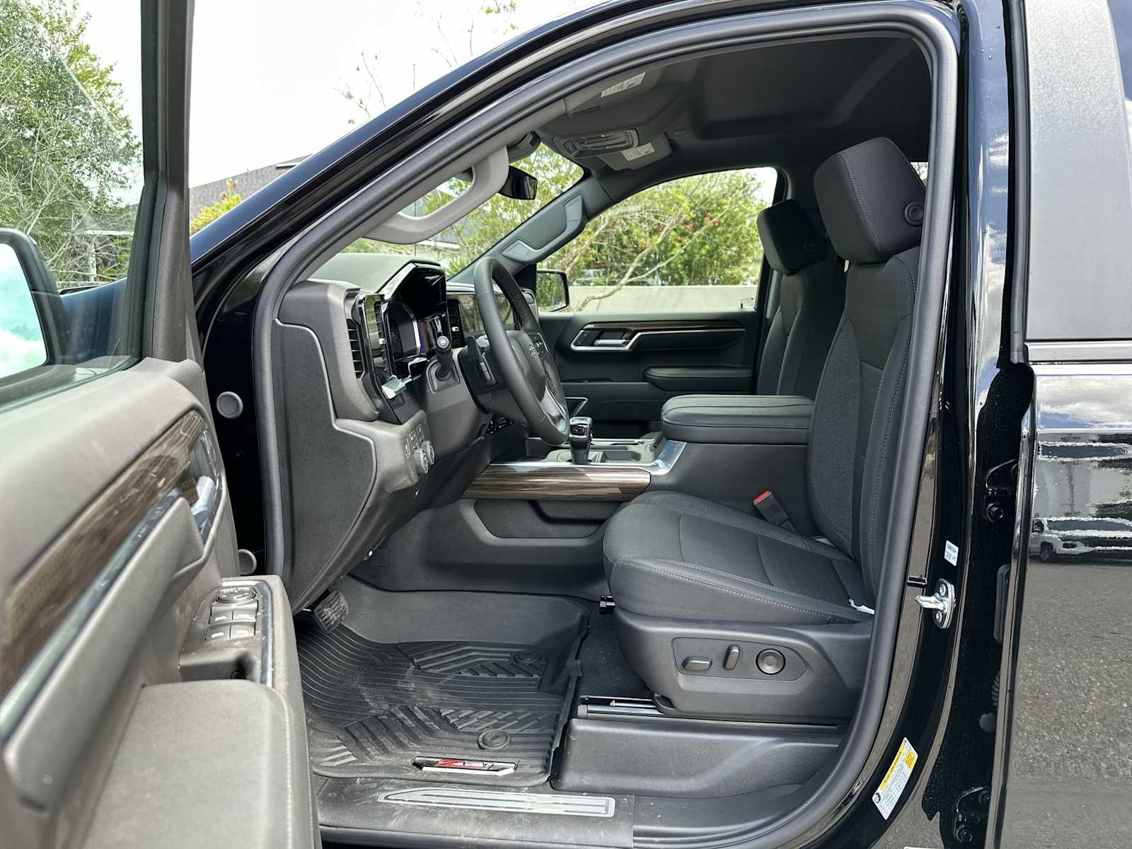 Thumbnail: 2026 Chevrolet Silverado 1500 - 2