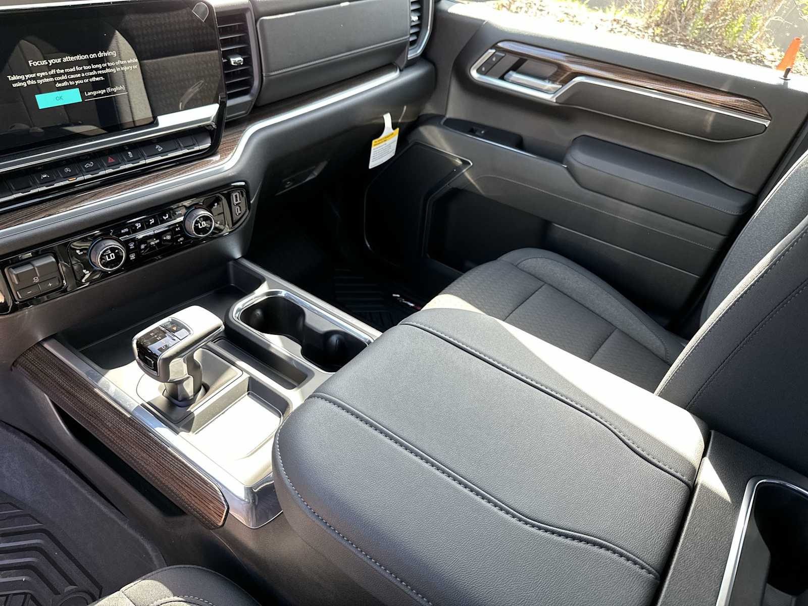 Thumbnail: 2026 Chevrolet Silverado 1500 - 21