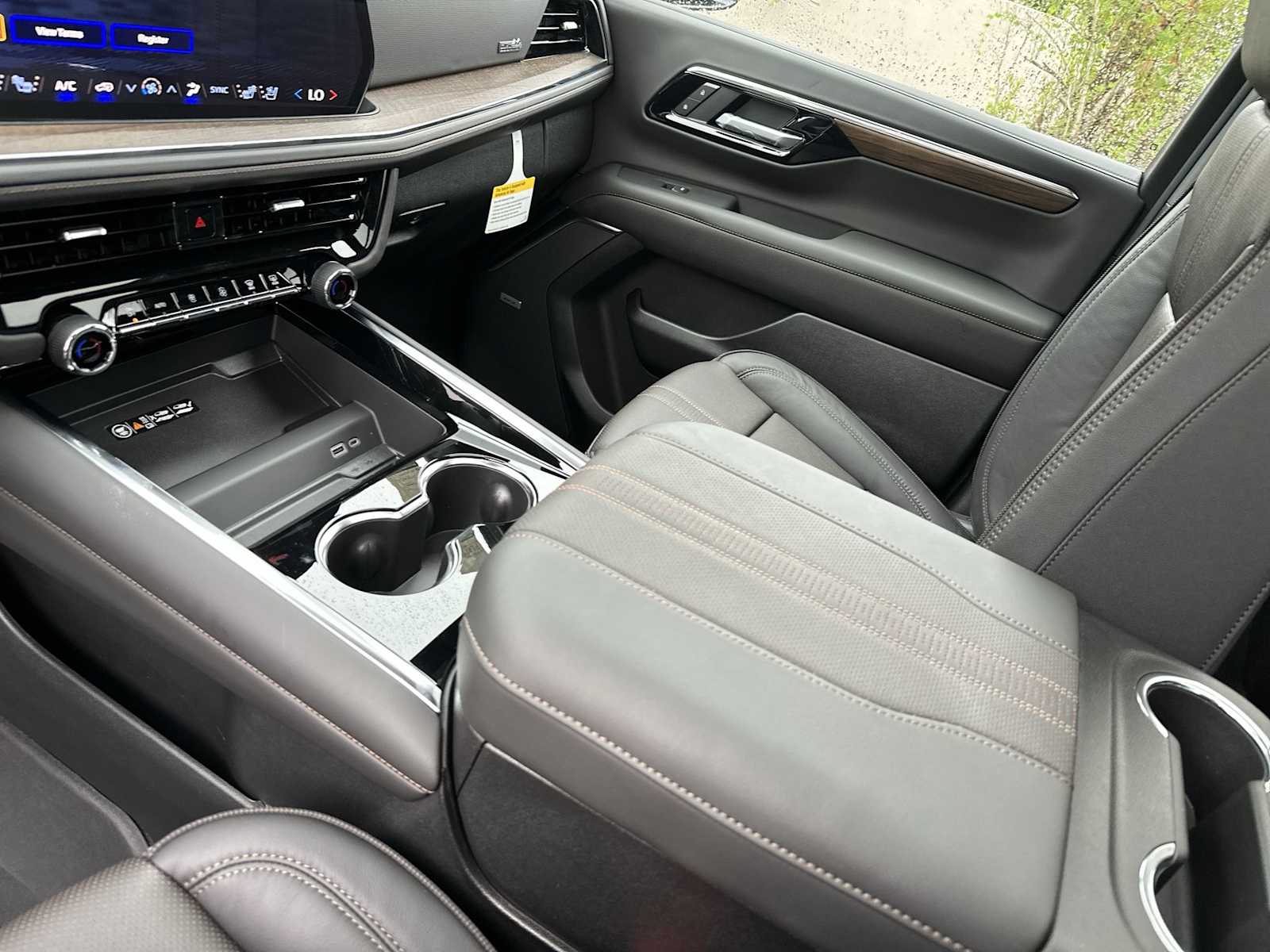 Thumbnail: 2026 Chevrolet Suburban - 22