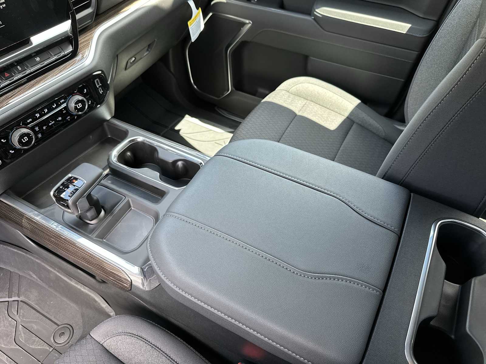 Thumbnail: 2026 Chevrolet Silverado 1500 - 21