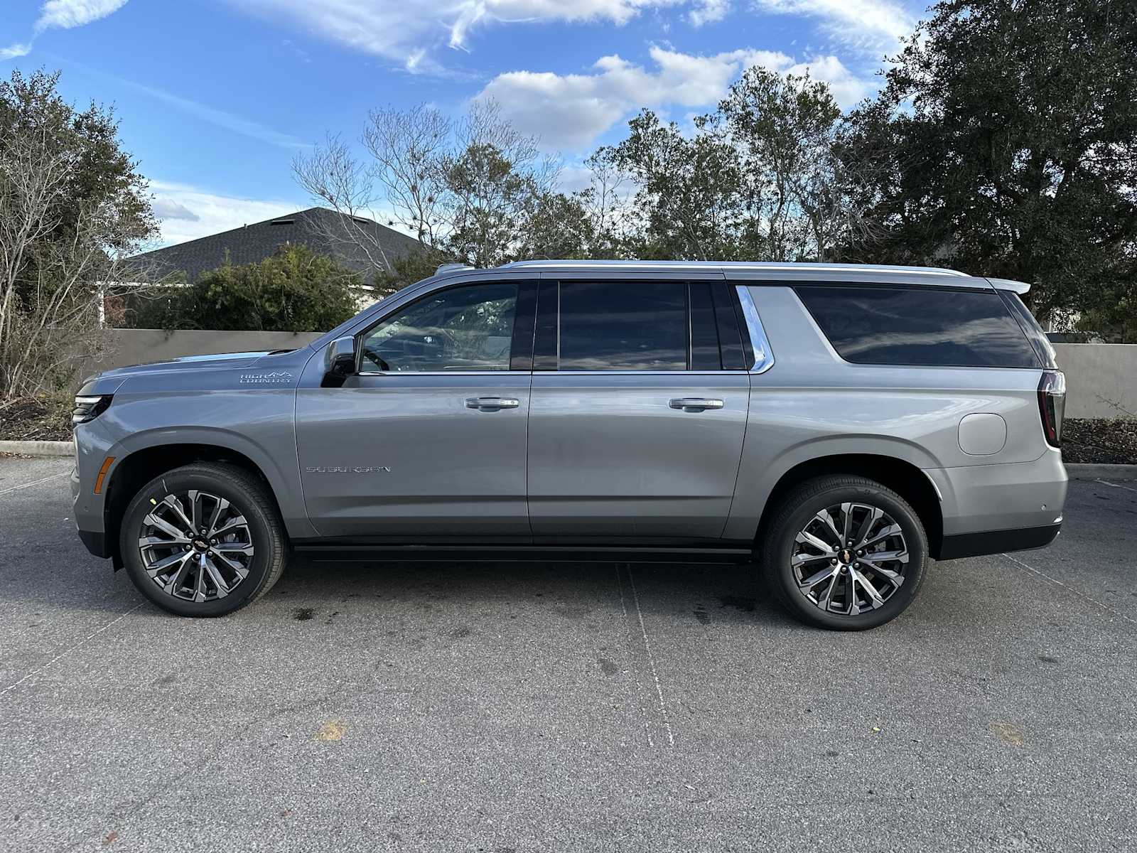 Thumbnail: 2026 Chevrolet Suburban - 3