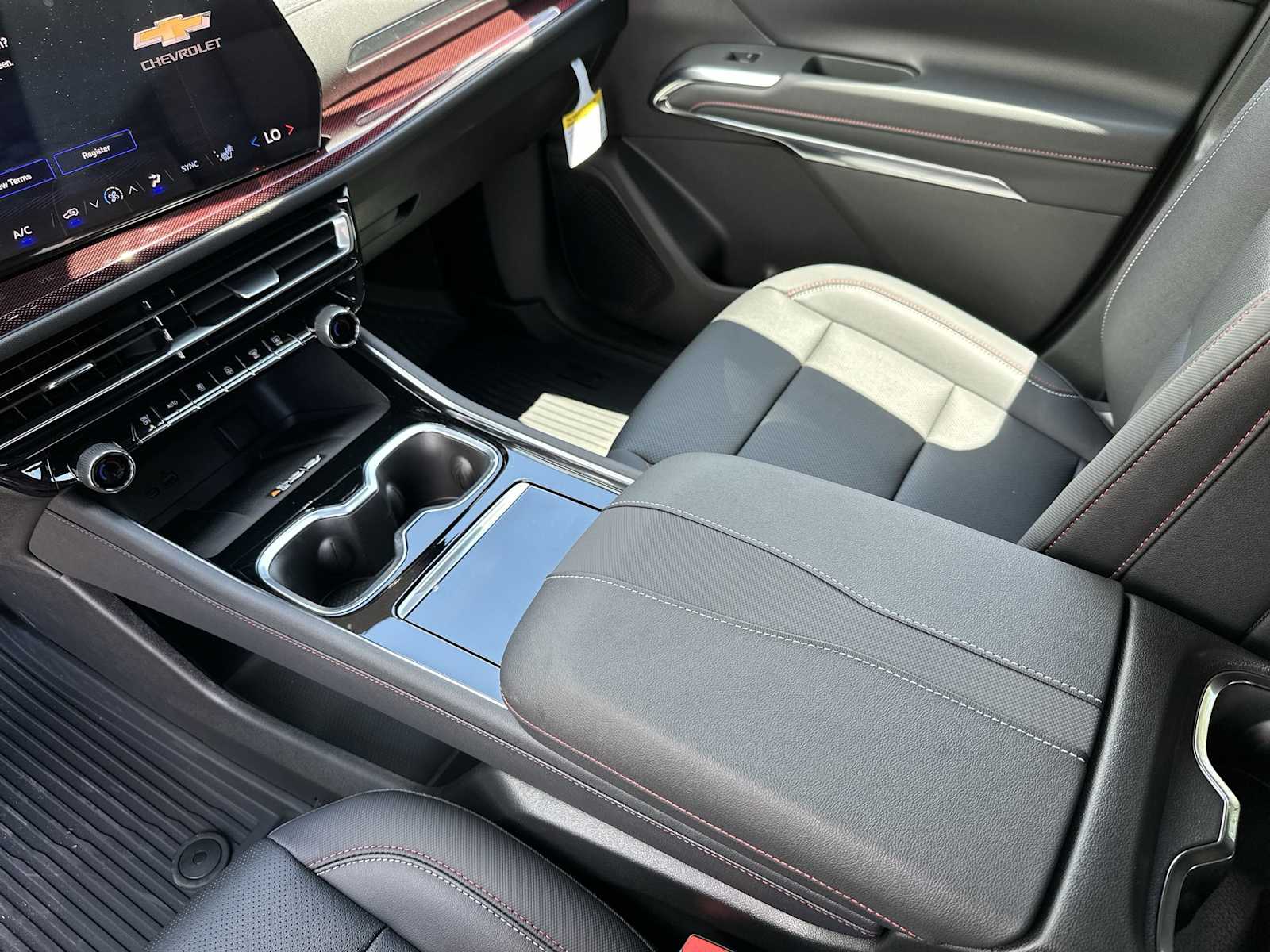 Thumbnail: 2026 Chevrolet Traverse - 21