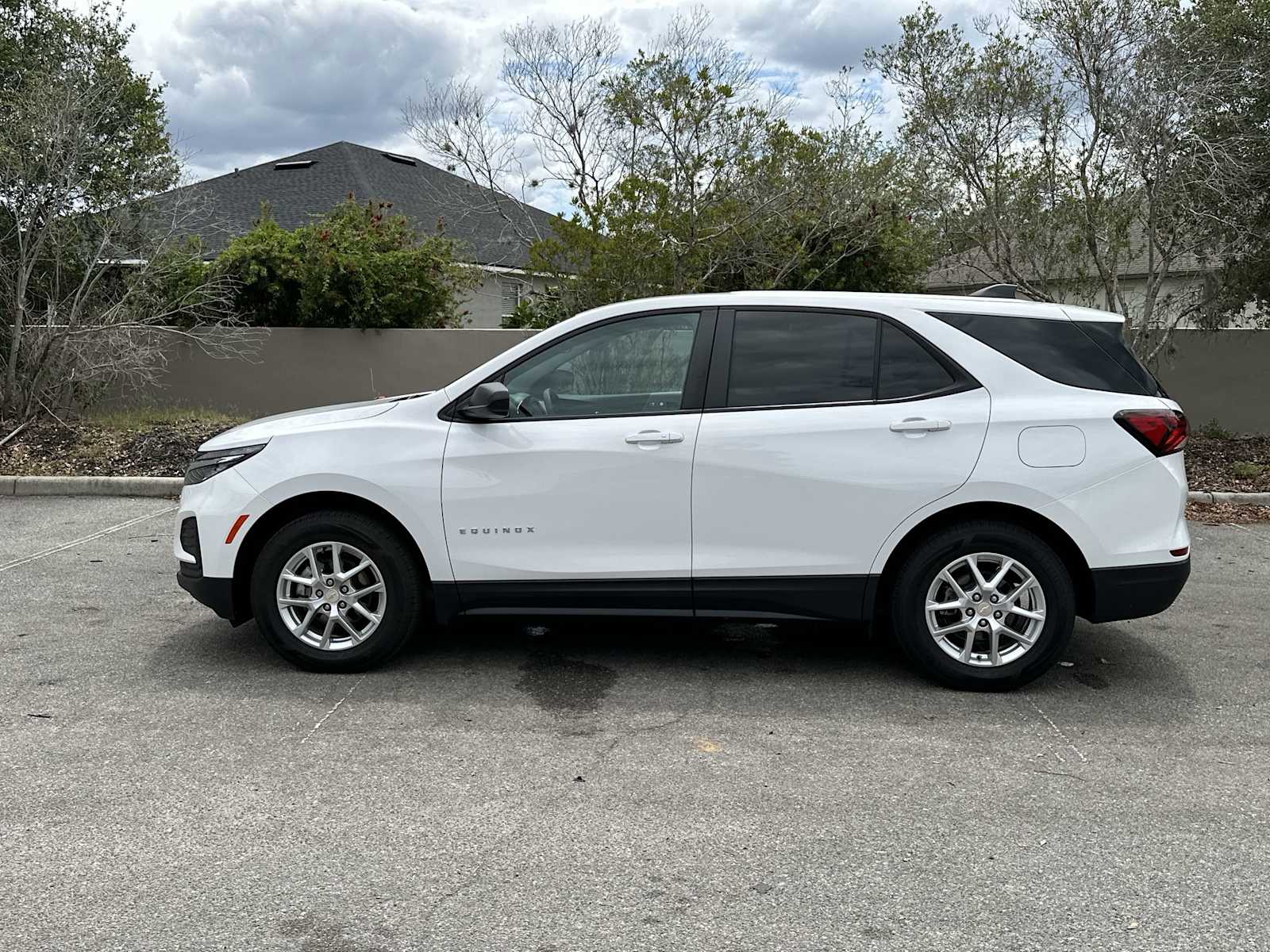 Thumbnail: 2023 Chevrolet Equinox - 3